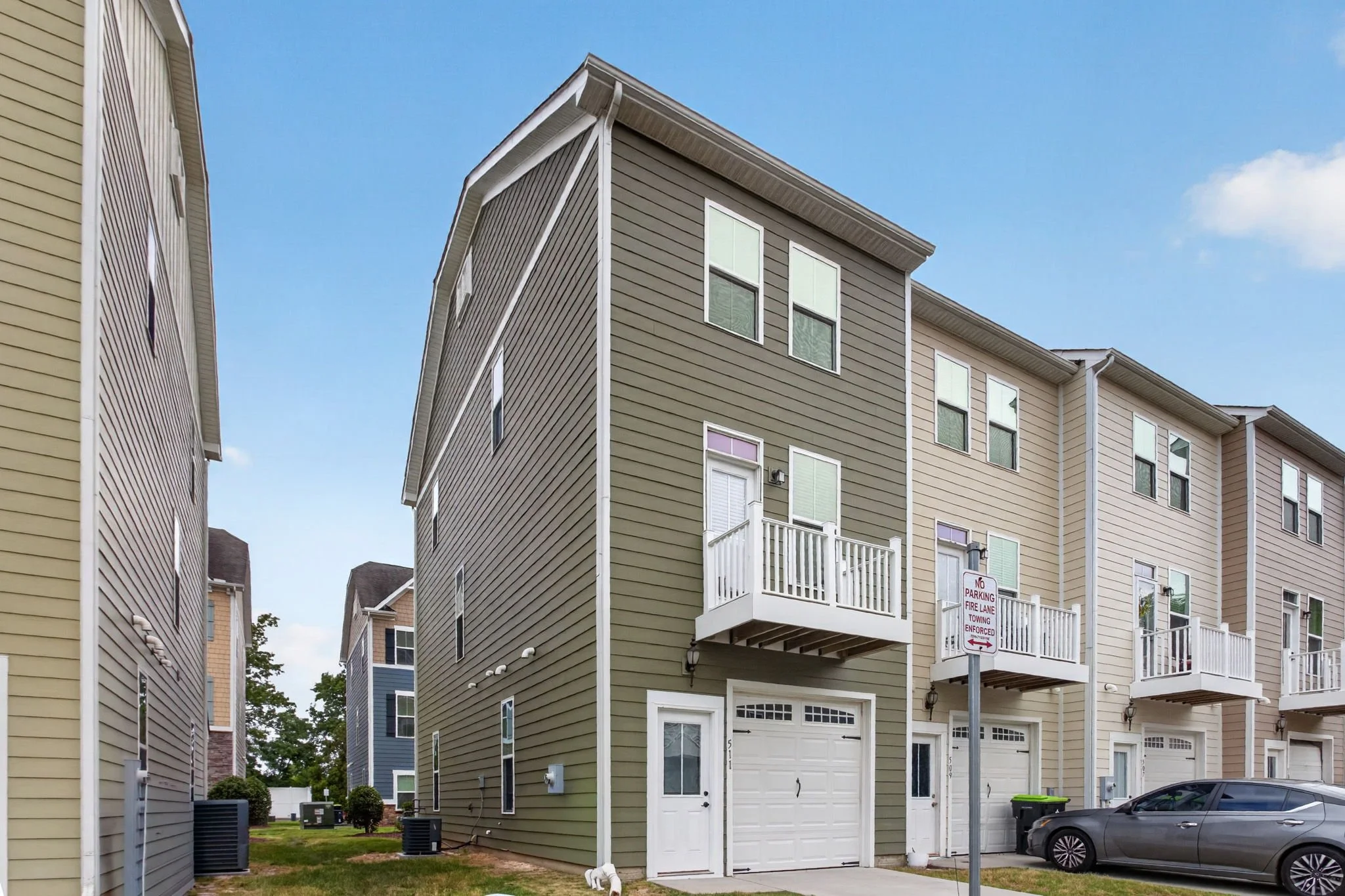 28-web-or-mls-511-sloane-st.jpg