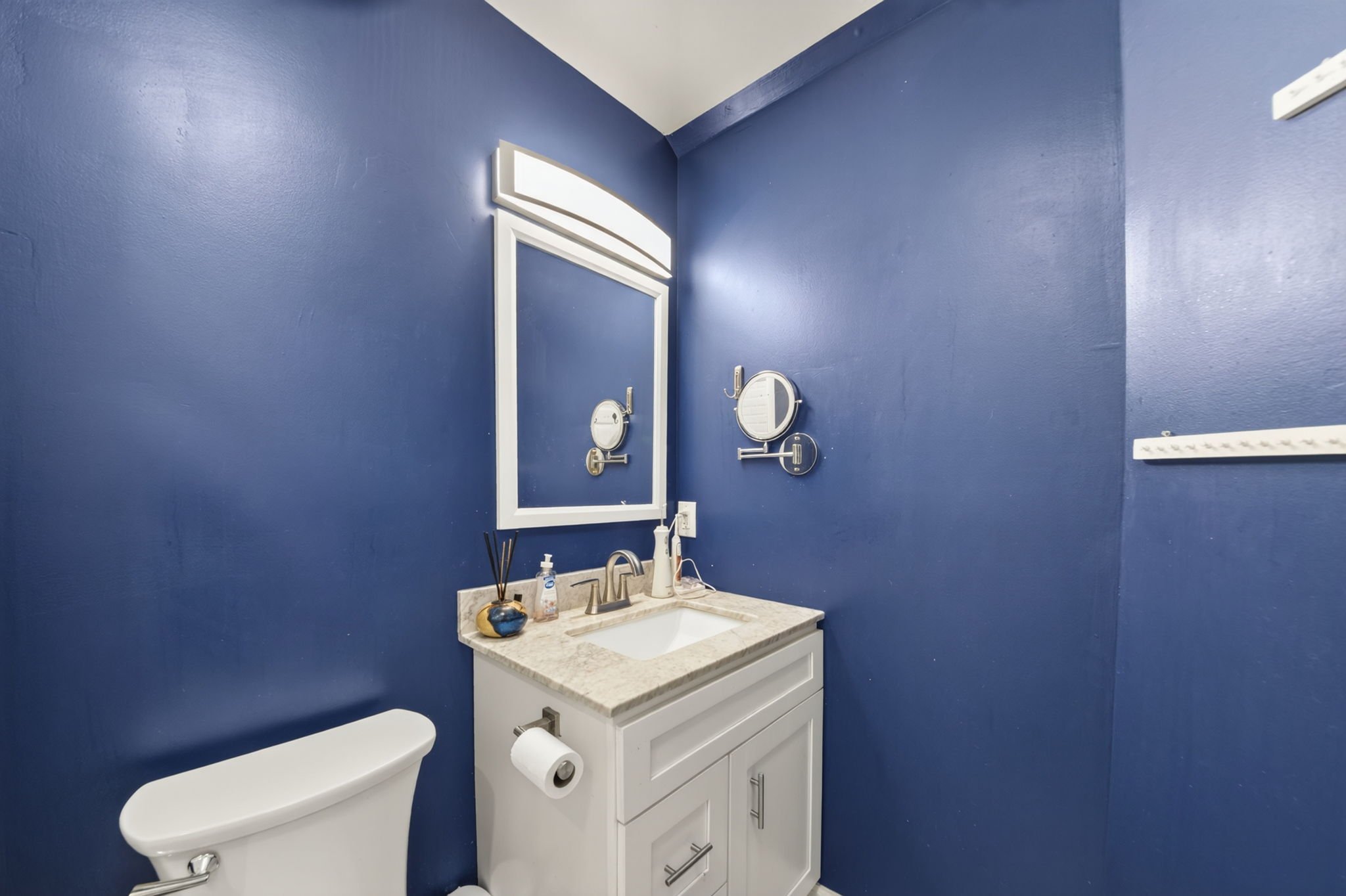 24-web-or-mls-869-little-bay-ave-2.jpg
