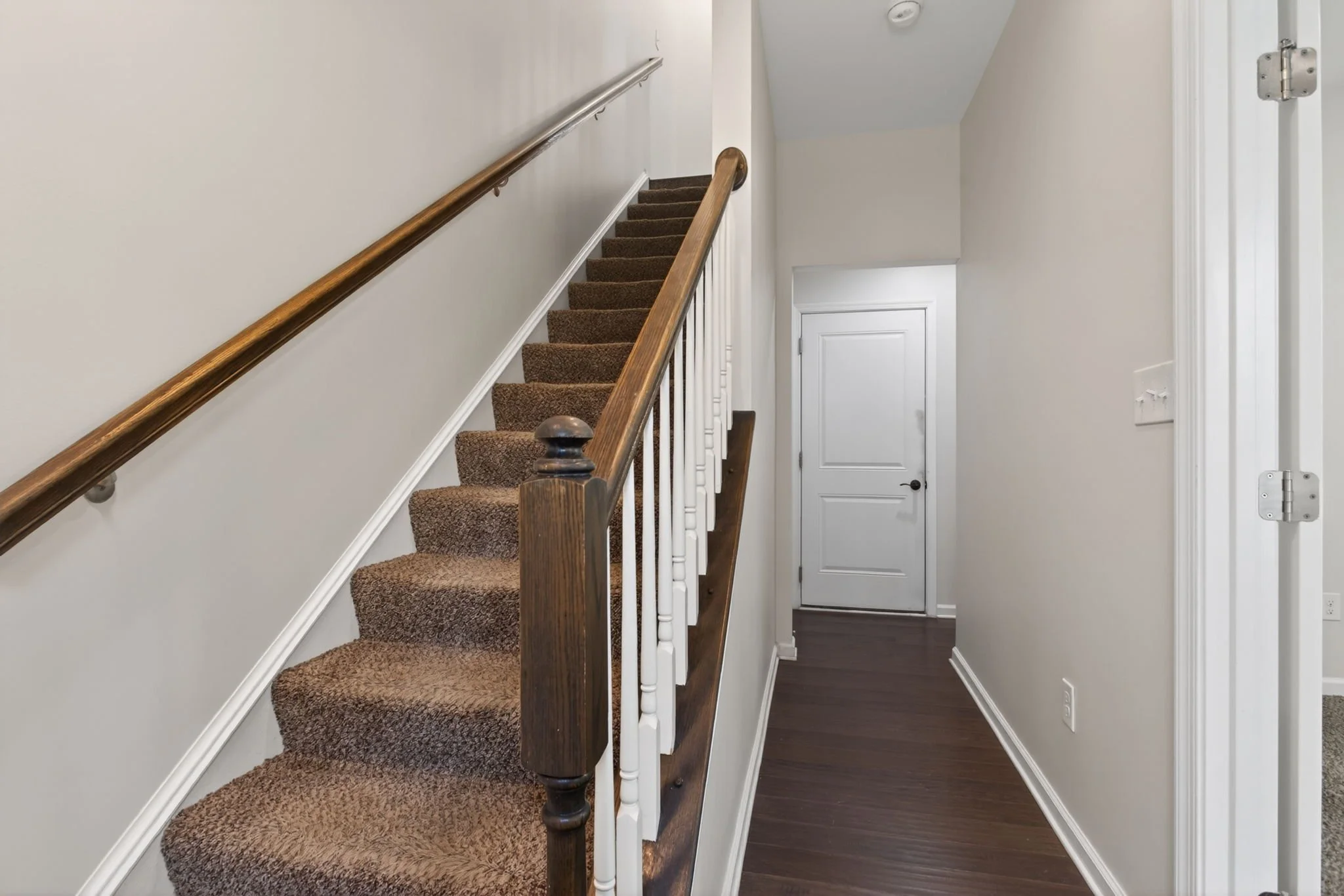 5-web-or-mls-511-sloane-st.jpg