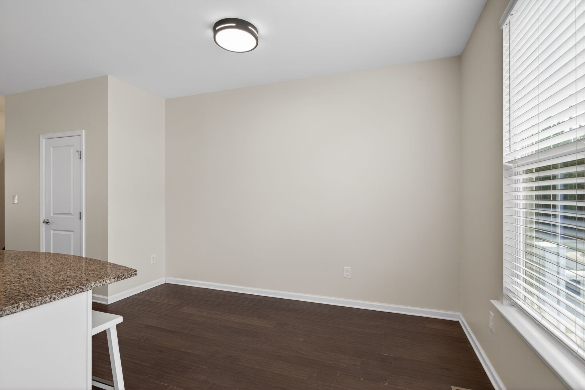 10-web-or-mls-511-sloane-st.jpg