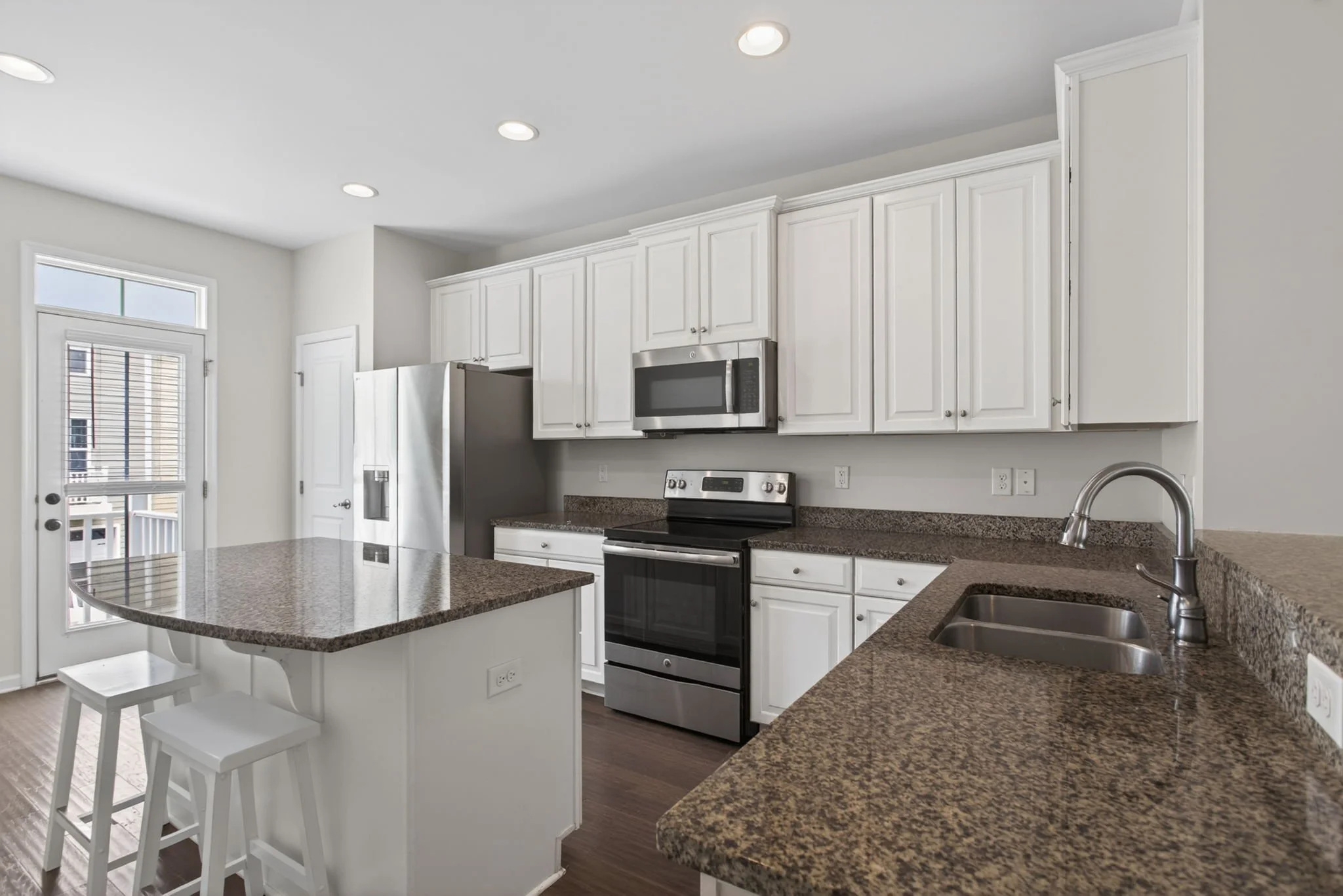 12-web-or-mls-511-sloane-st.jpg