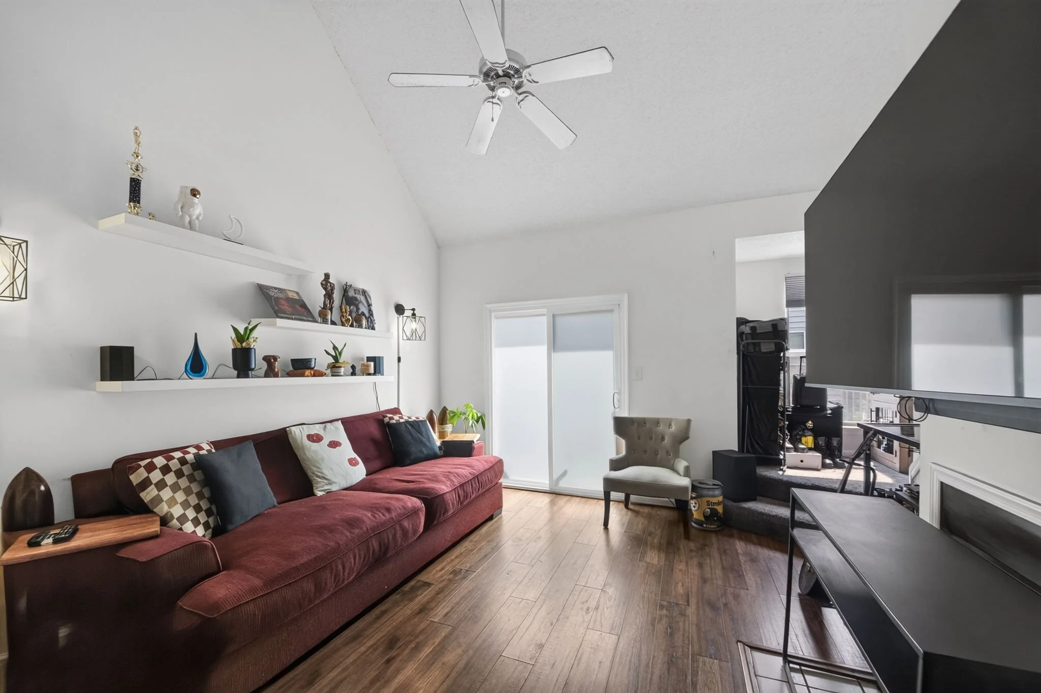 5-web-or-mls-869-little-bay-ave-2.jpg