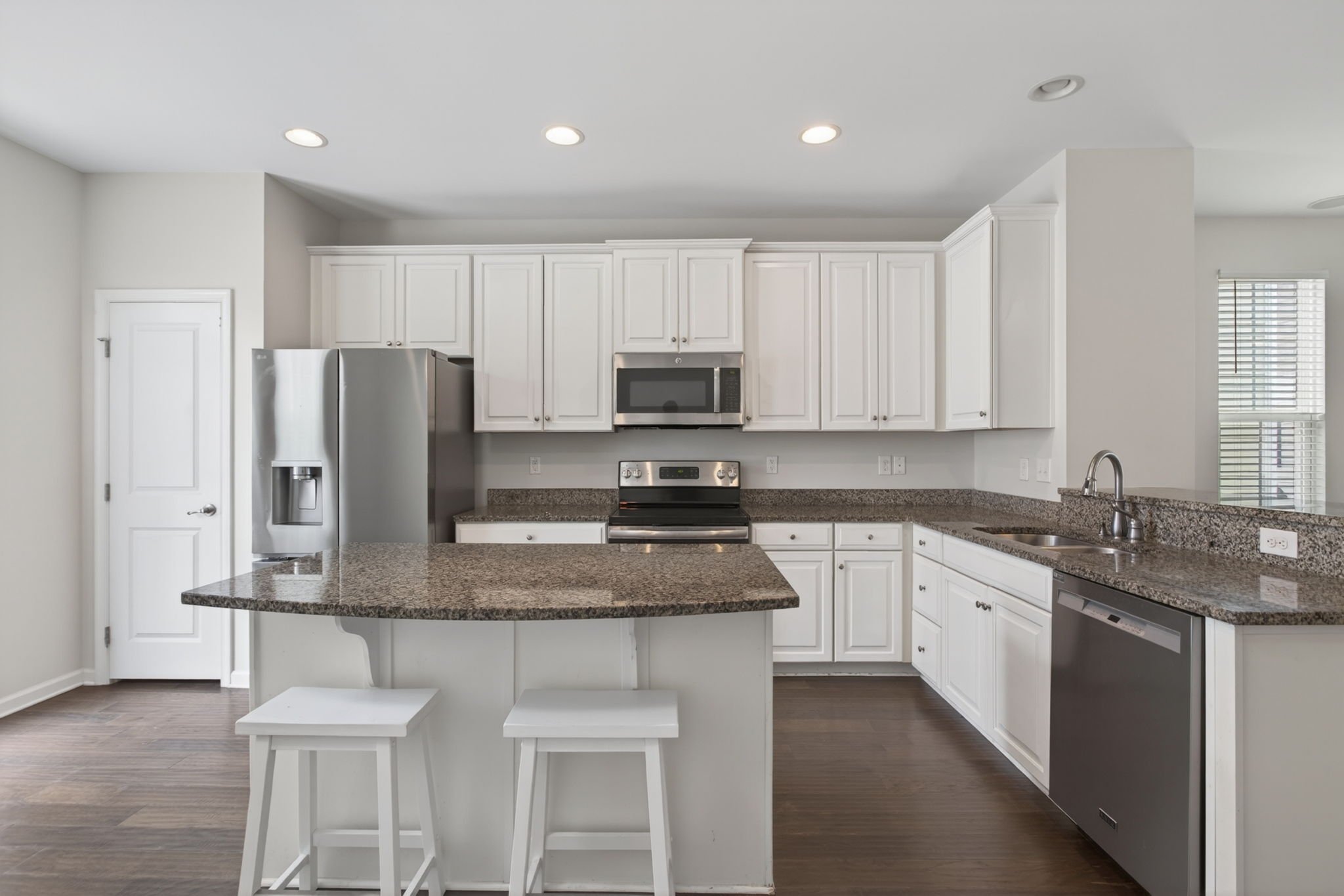 11-web-or-mls-511-sloane-st.jpg