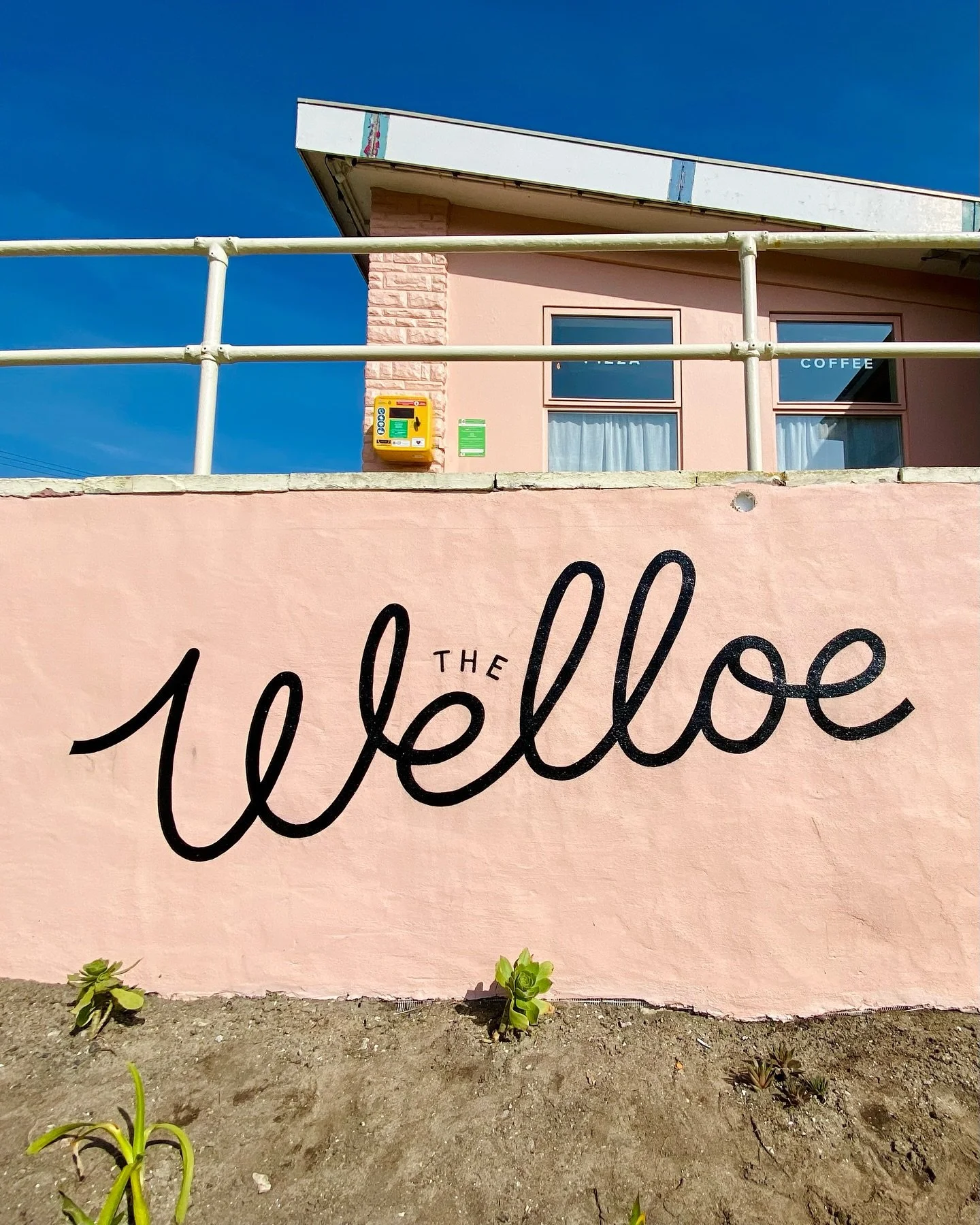 Real-life Photoshop

A grand day out in the sunshine yesterday, carrying out a little real-life retouching on a good mate&rsquo;s (Ali of @handsforfeetsigns fame) wall signage he hand-drew (old-school) and sign-painted for the lovely folk down at The