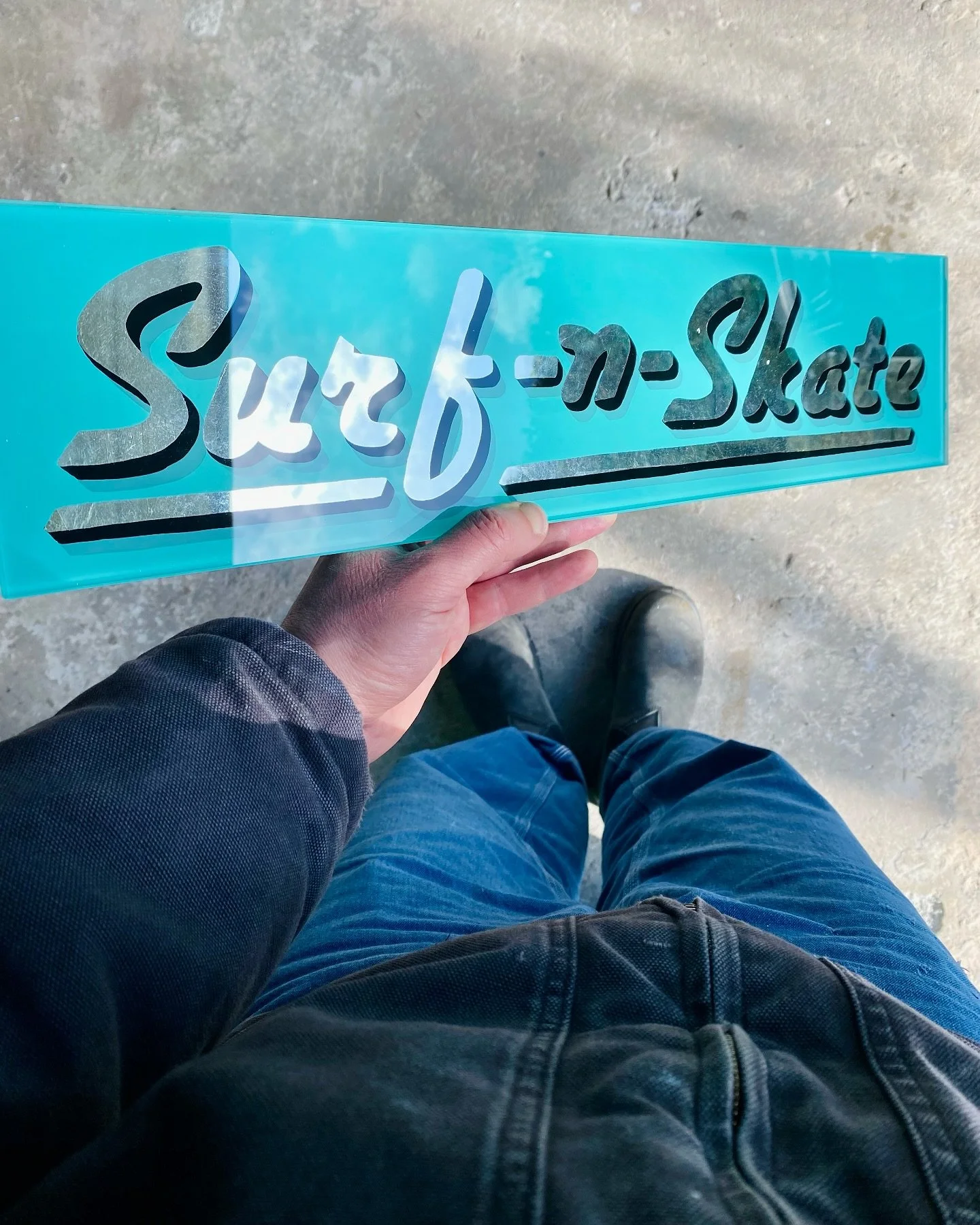 Fifteen Toes.

Well, it actually took eight fingers and two thumbs to sign paint my latest sign-writing side hustle. 

Anyway, a fun self initiated project to practice the old art of reverse glass water gilding&mdash;plenty of lessons learned but I&r