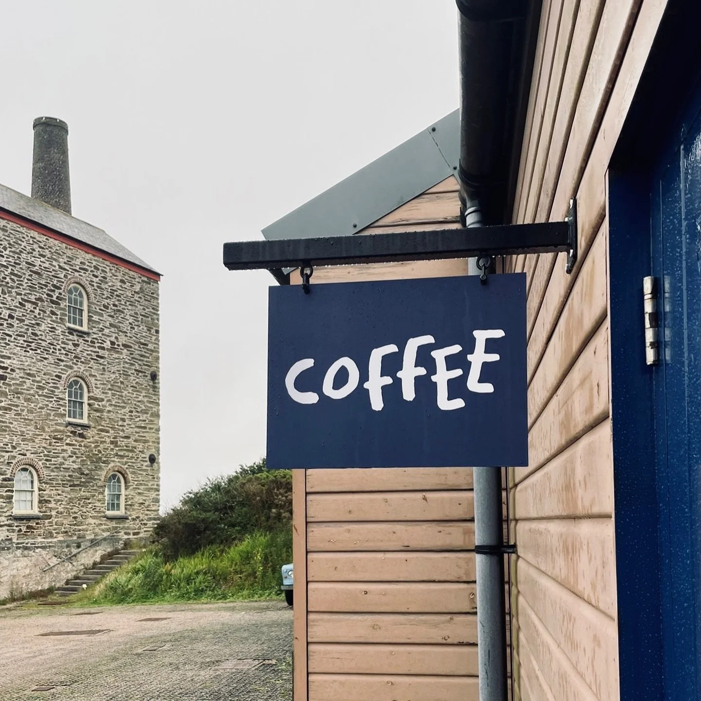 Cup of Joe.

A recent cheeky little lettering design and sign commission, I almost forgot to share.

The brief was to design some lettering for a sign that was to be a little stealthy and not your traditional heavily branded (logo) sign. 

The word &