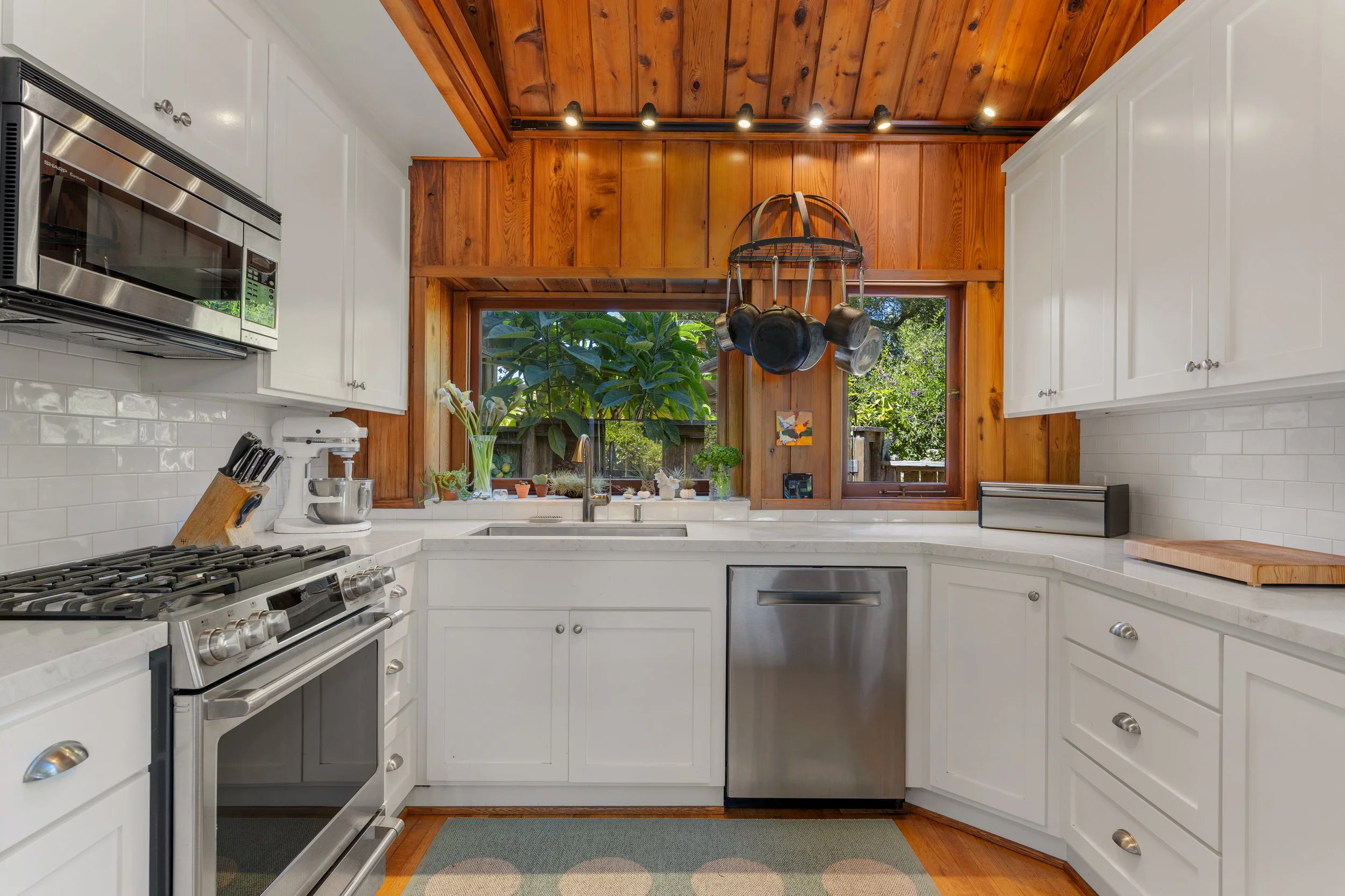 385Cedar 70 MidRes.jpg