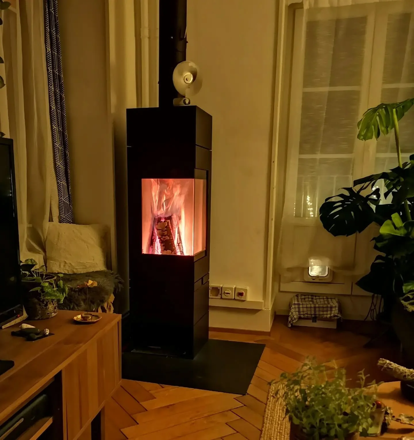 Po&ecirc;le &agrave; bois Skantherm &Eacute;l&eacute;ment 400, vitrage d'angle 🔥