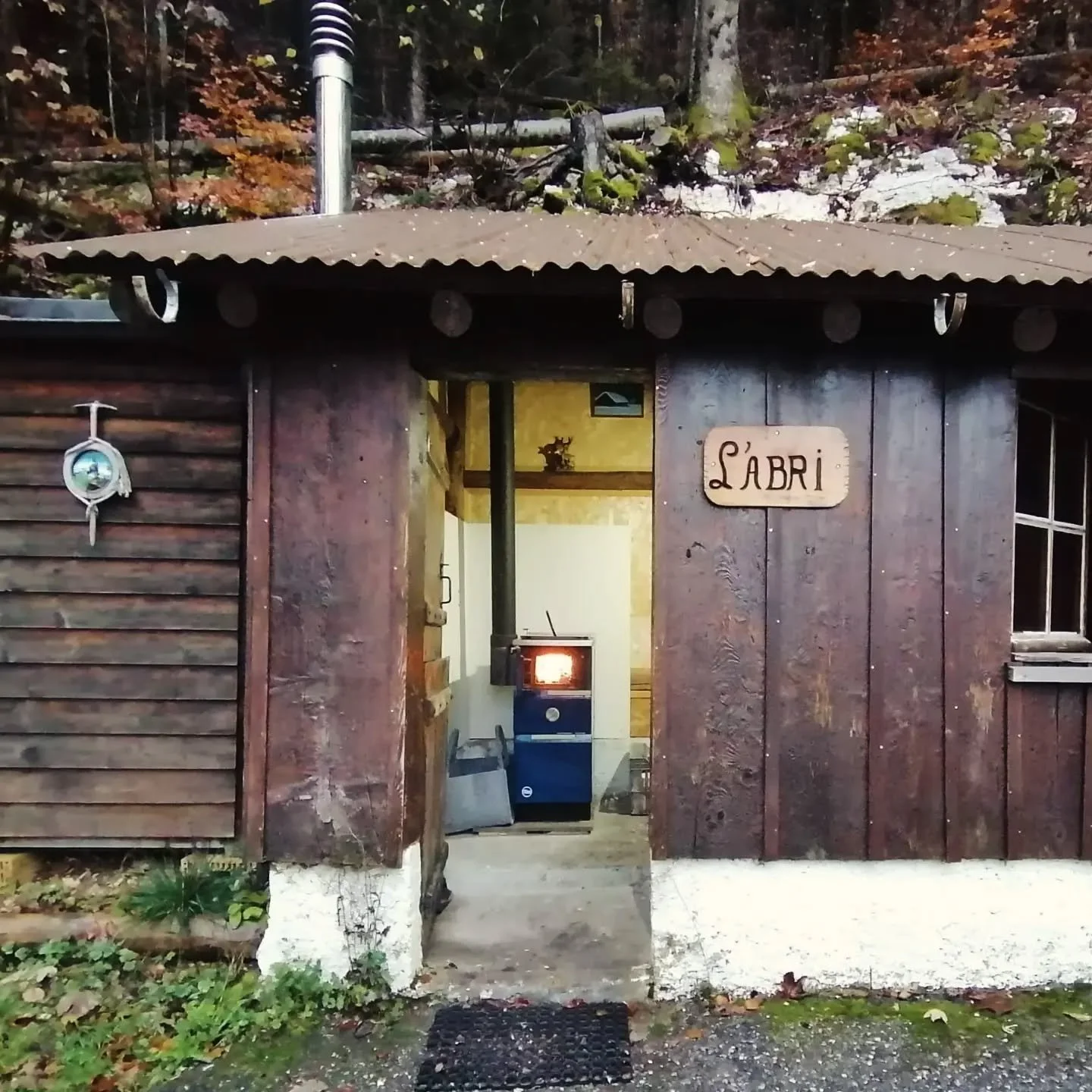 Chauffer et cuisiner gr&acirc;ce &agrave; un potager &agrave; bois🔥 - Refuge forestier Montricher 🌲🌲🌲