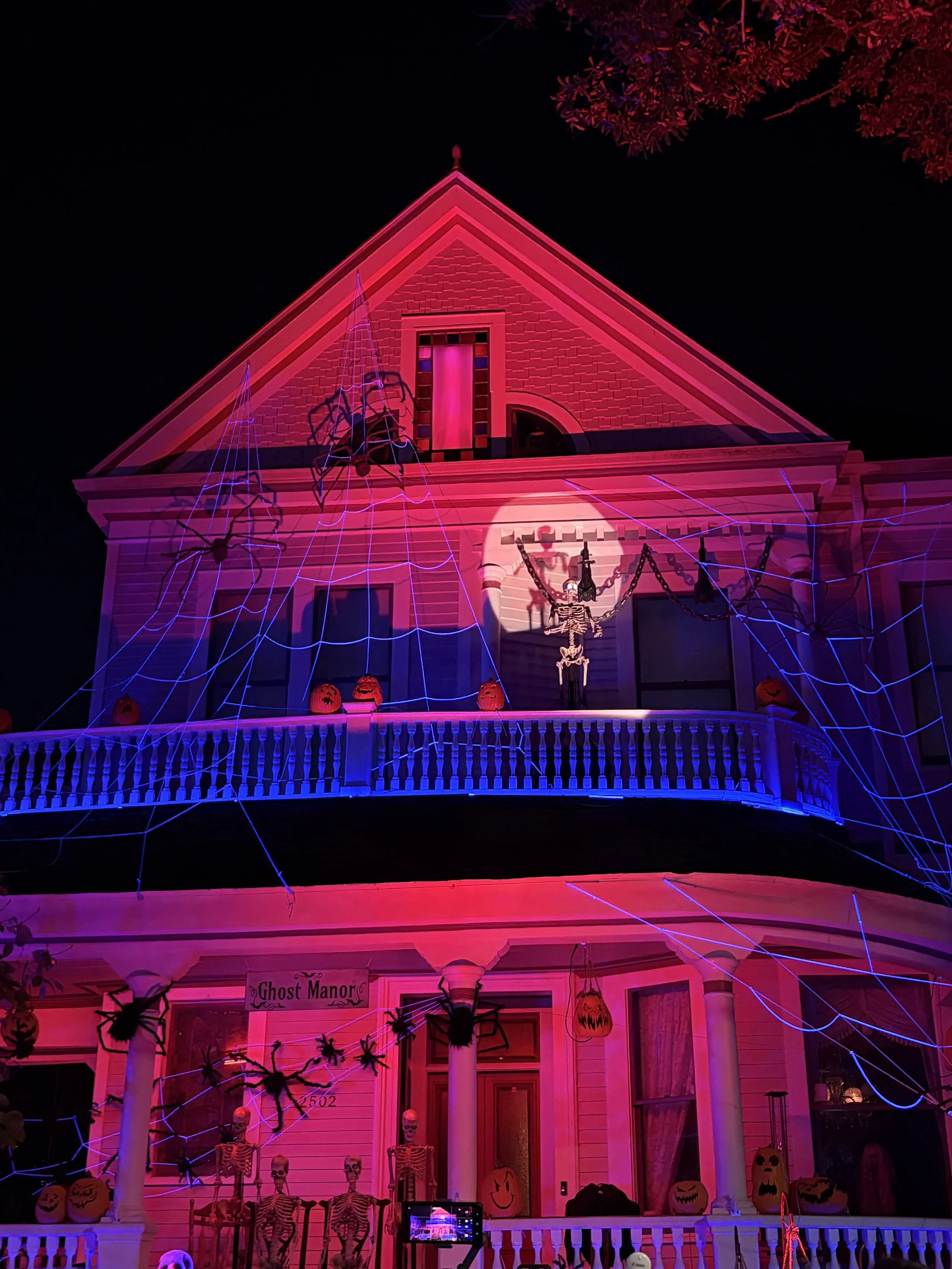 ghost manor.jpg