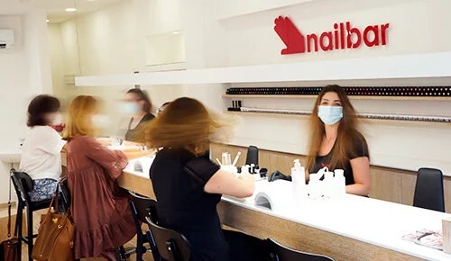 Viale dei Parioli 94/A Prenota un appuntamento Lunedì - Venerdì 9-19.30 Sabato 10-19 /  Tel: 06 45424956 / vialedeiparioli@nailbar.it