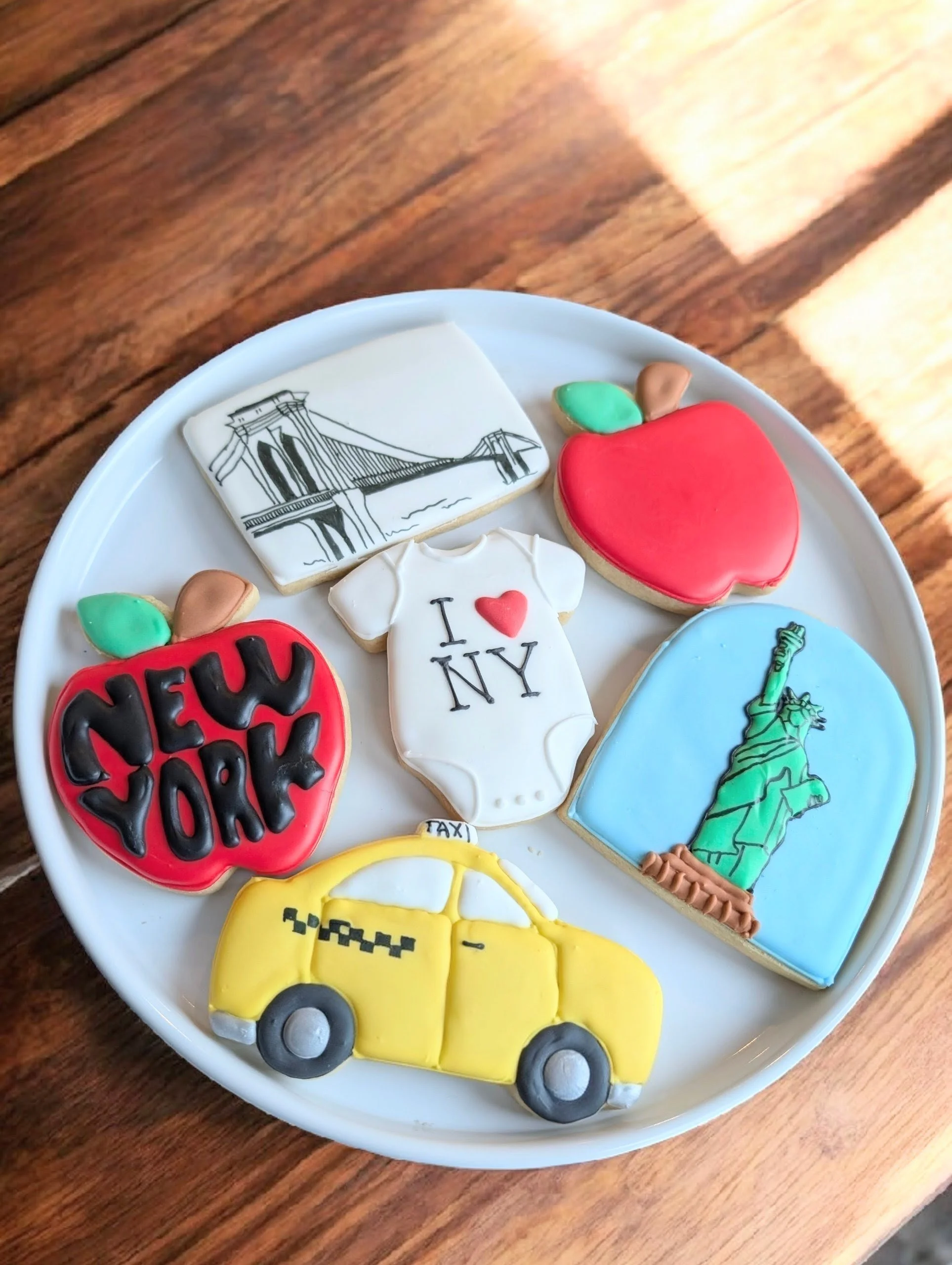New York cookies with cab, statue of liberty, and apple designs