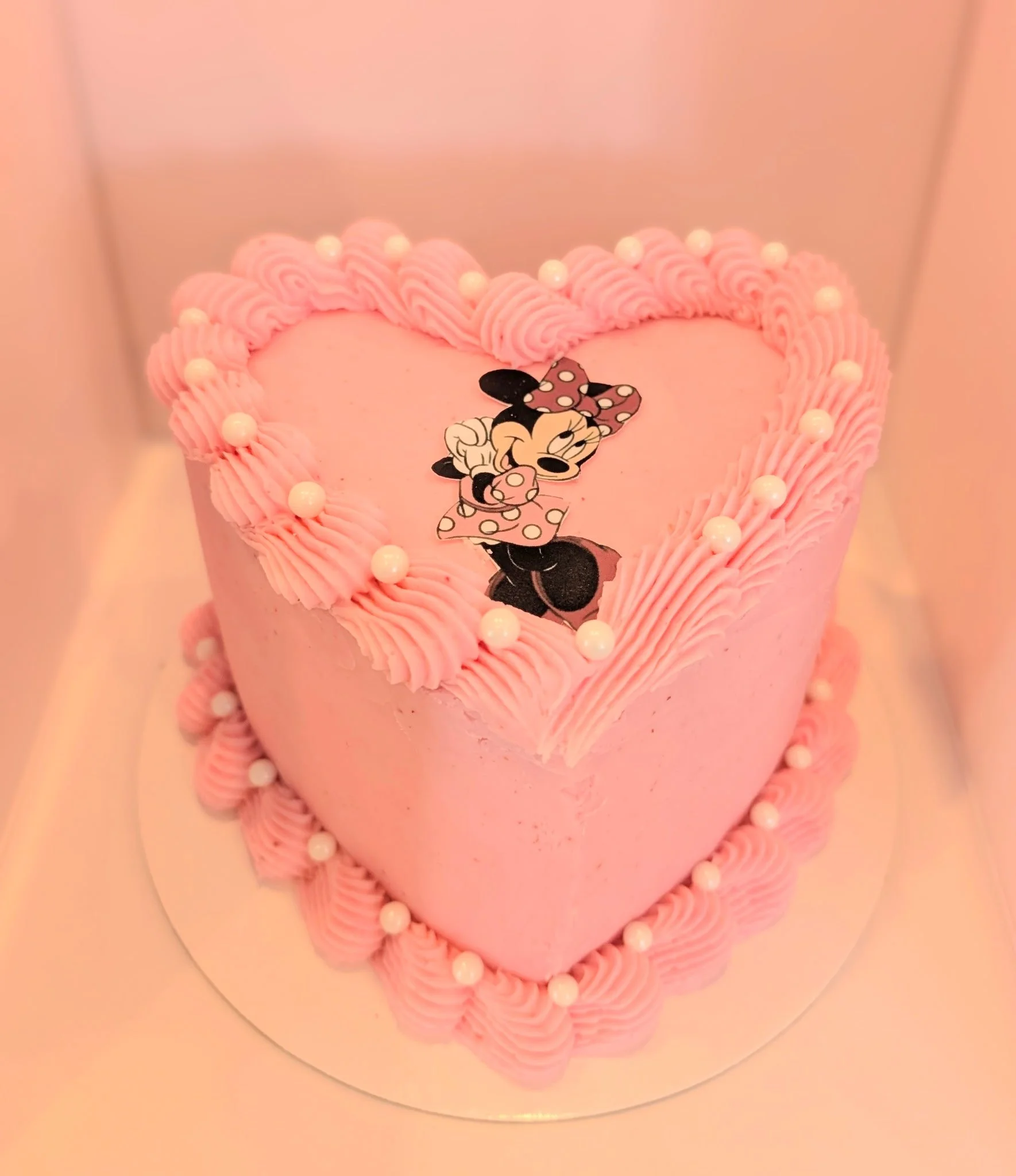 Heart shaped cake with min mouse character
