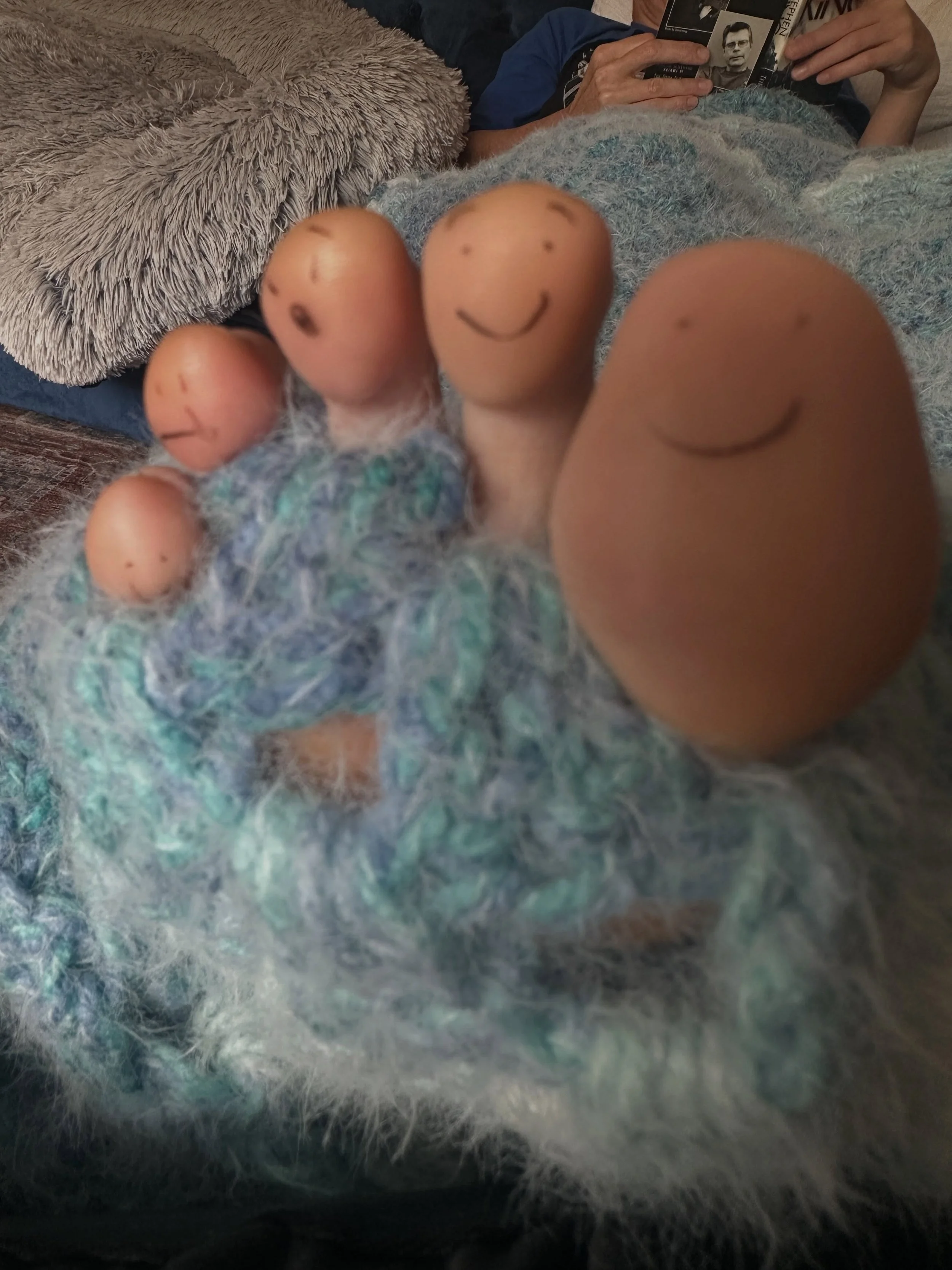 These happy wee toes are you sign to have a fantastic day! 

Some people read. Others doodle. 
(Ryan said &ldquo;stu-dle)

🤷🏼