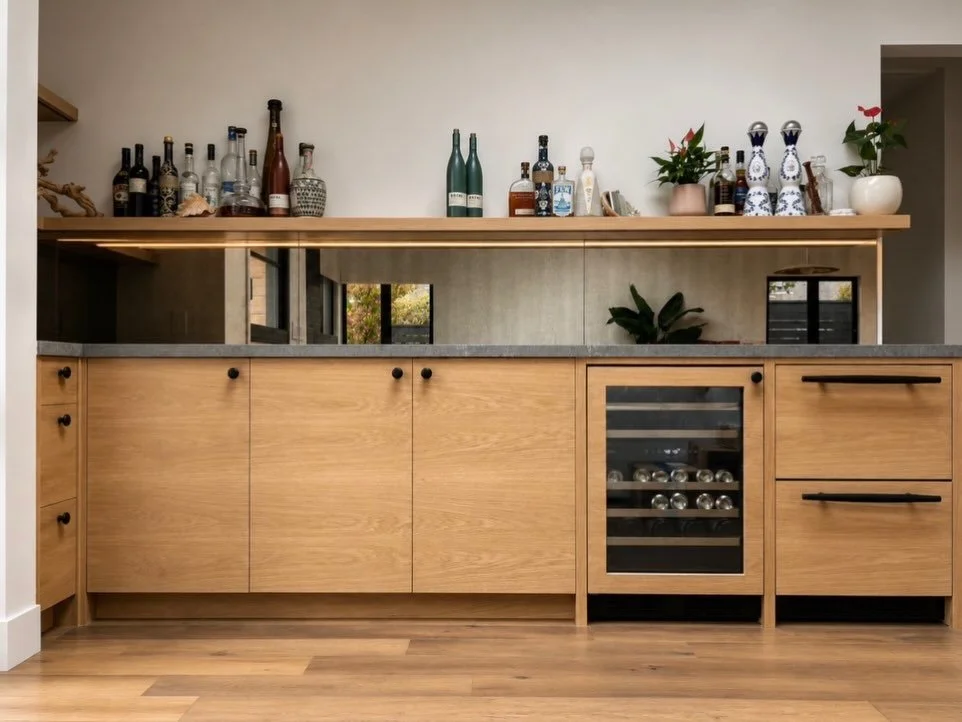 Eastside Costa Mesa Project

For this space, we built a custom bar with floating shelves and matching fireplace bench seating using plain-sawn white oak throughout. Running the grain horizontally across the bar helped tie the entire piece together, c