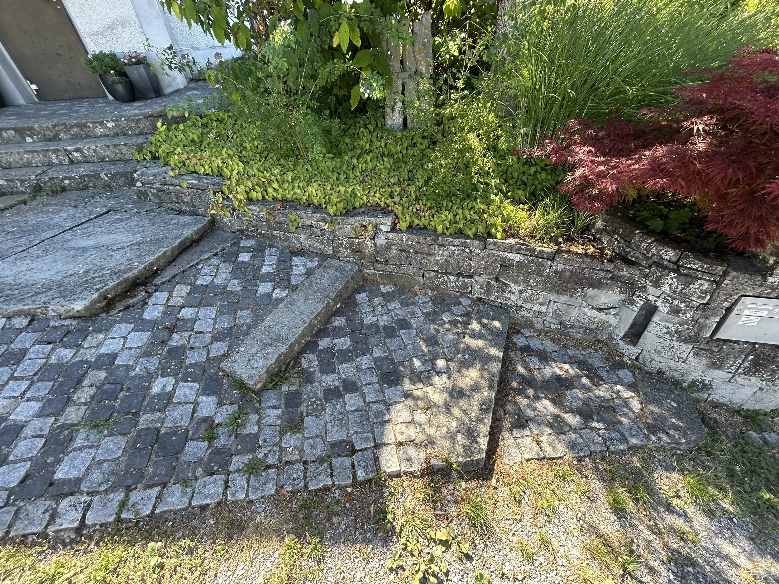 Pflästerung mit verschiedenen Steinen