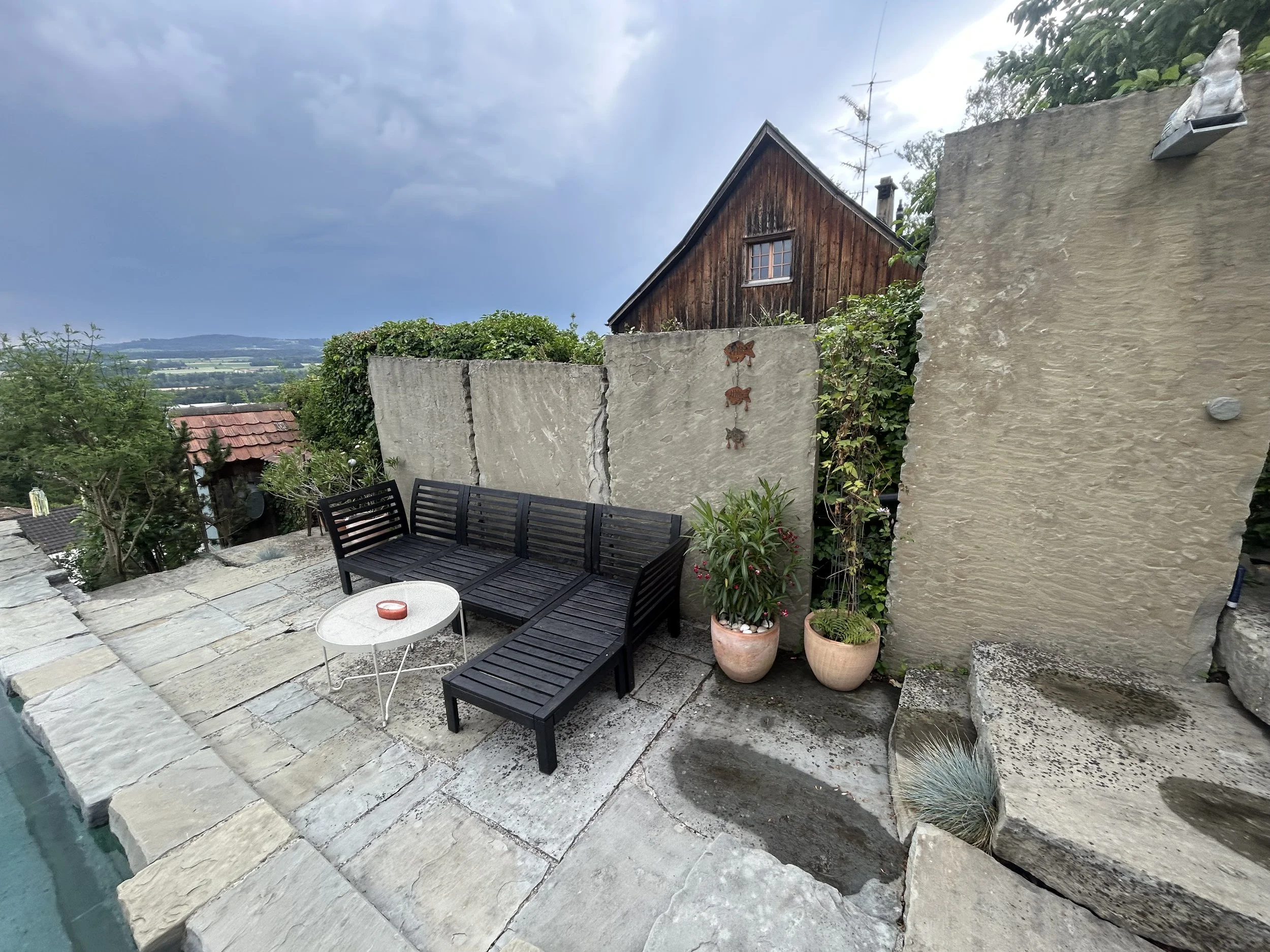 Lounge auf sandsteinboden