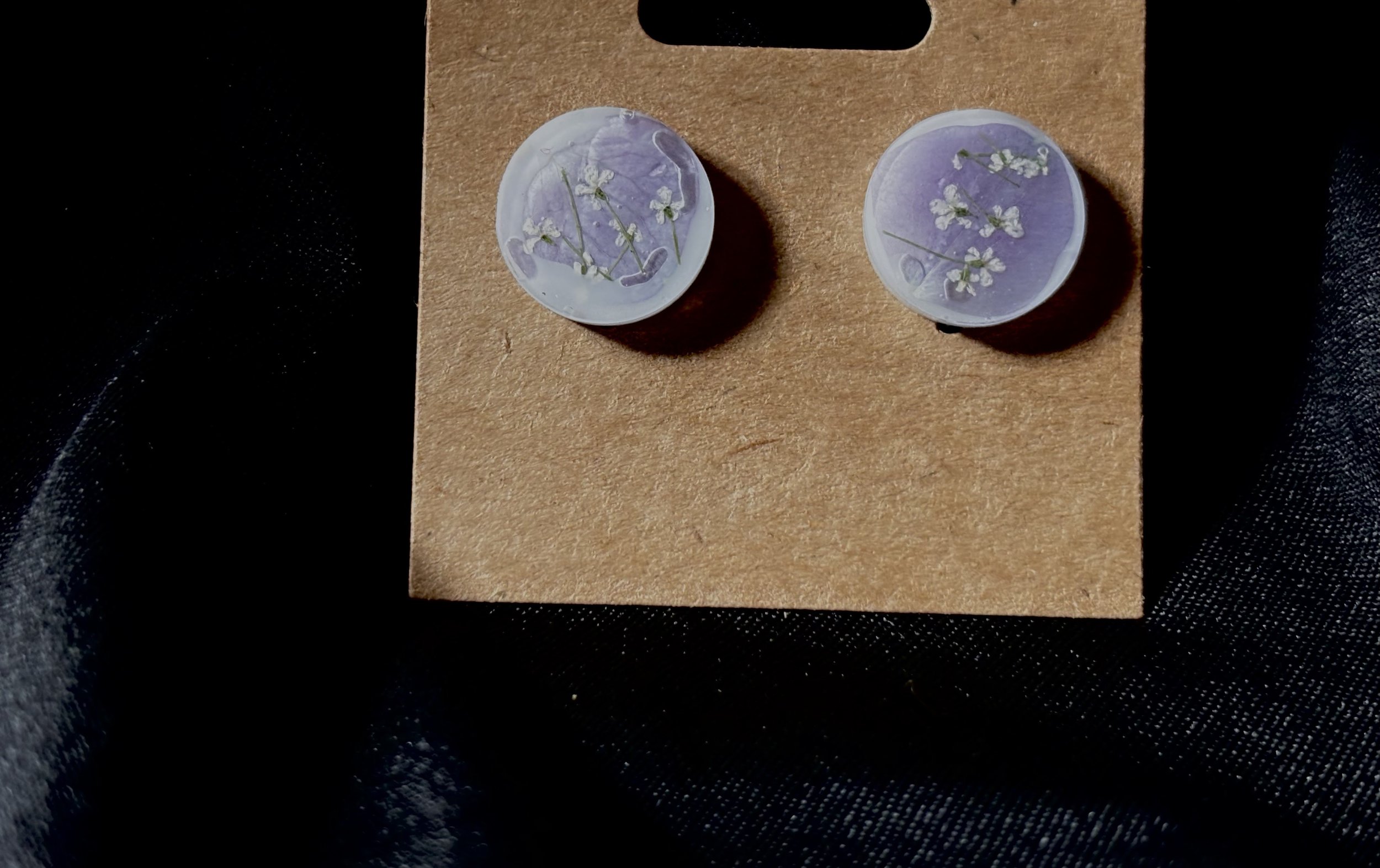 Round stud earrings with pressed flowers