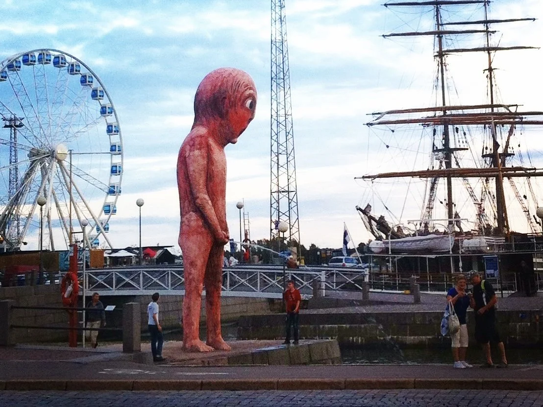 Helsinki ja pissiva poika patsas.