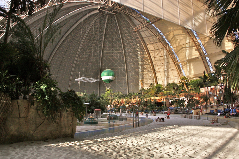 Berliinin Tropical Islands Resort – Pala tropiikkia Saksassa