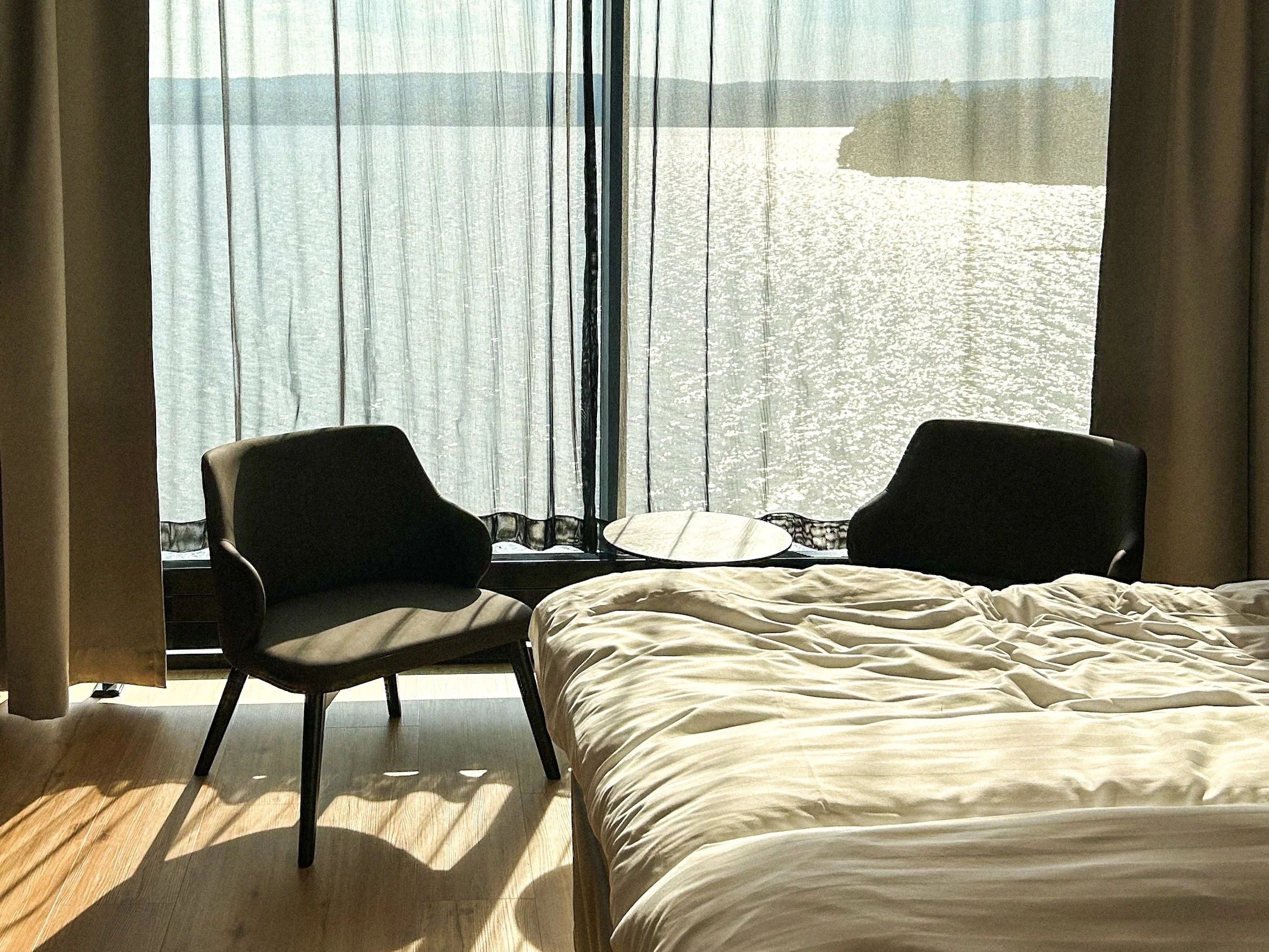 Upea jarvimaisema hotellihuoneesta Sokos Hotel Bombassa.