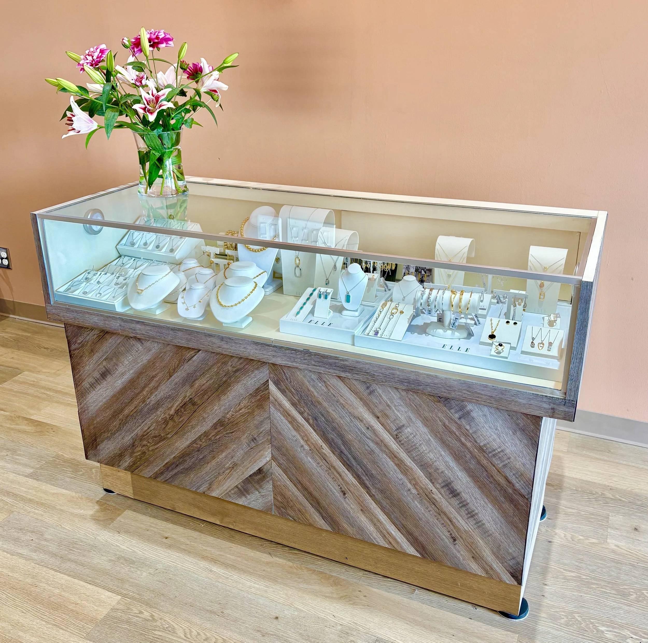 International-Diamond-Fine-Jewelry-Store-08.jpeg