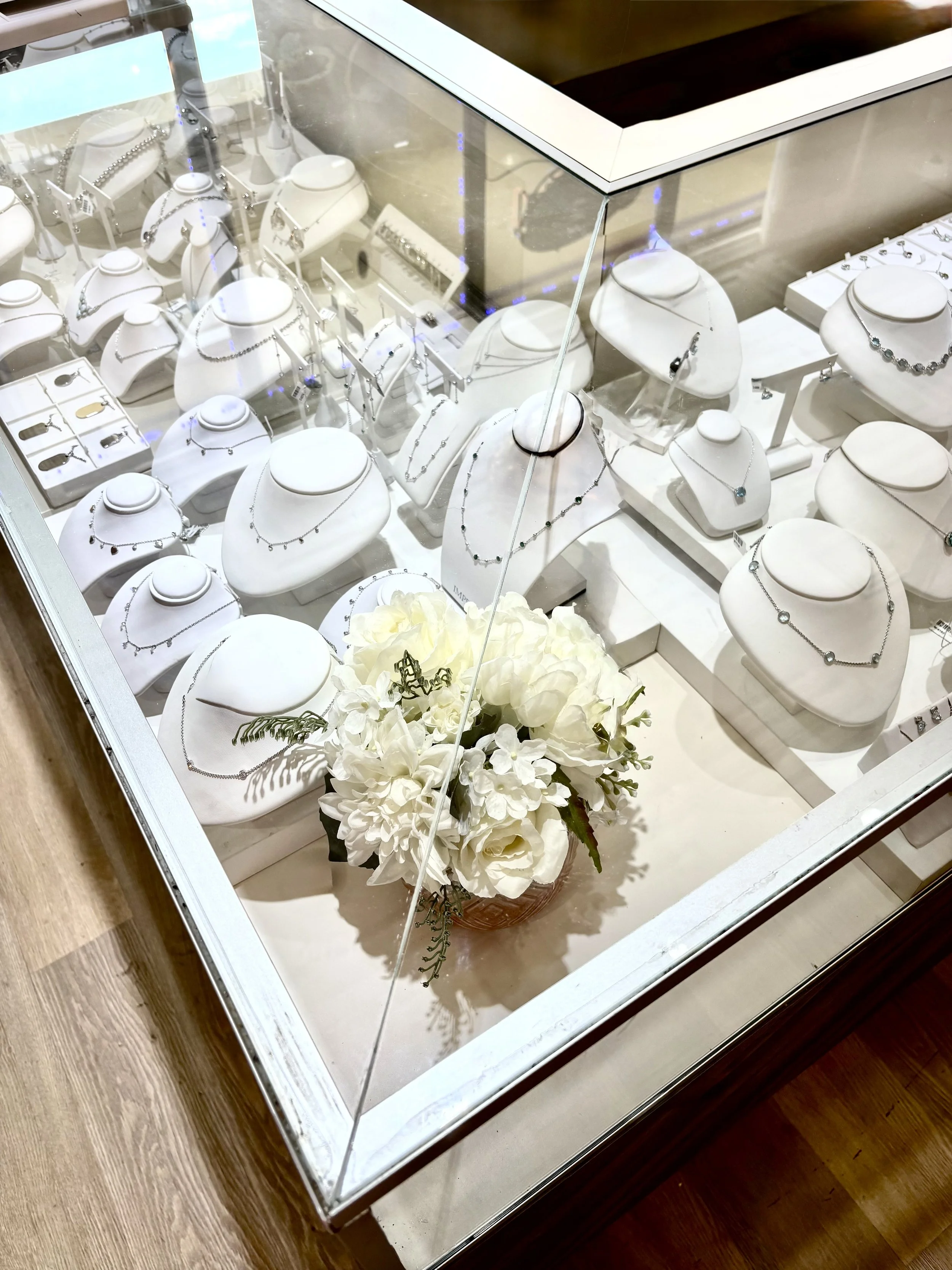 International-Diamond-Fine-Jewelry-Store-05.jpeg