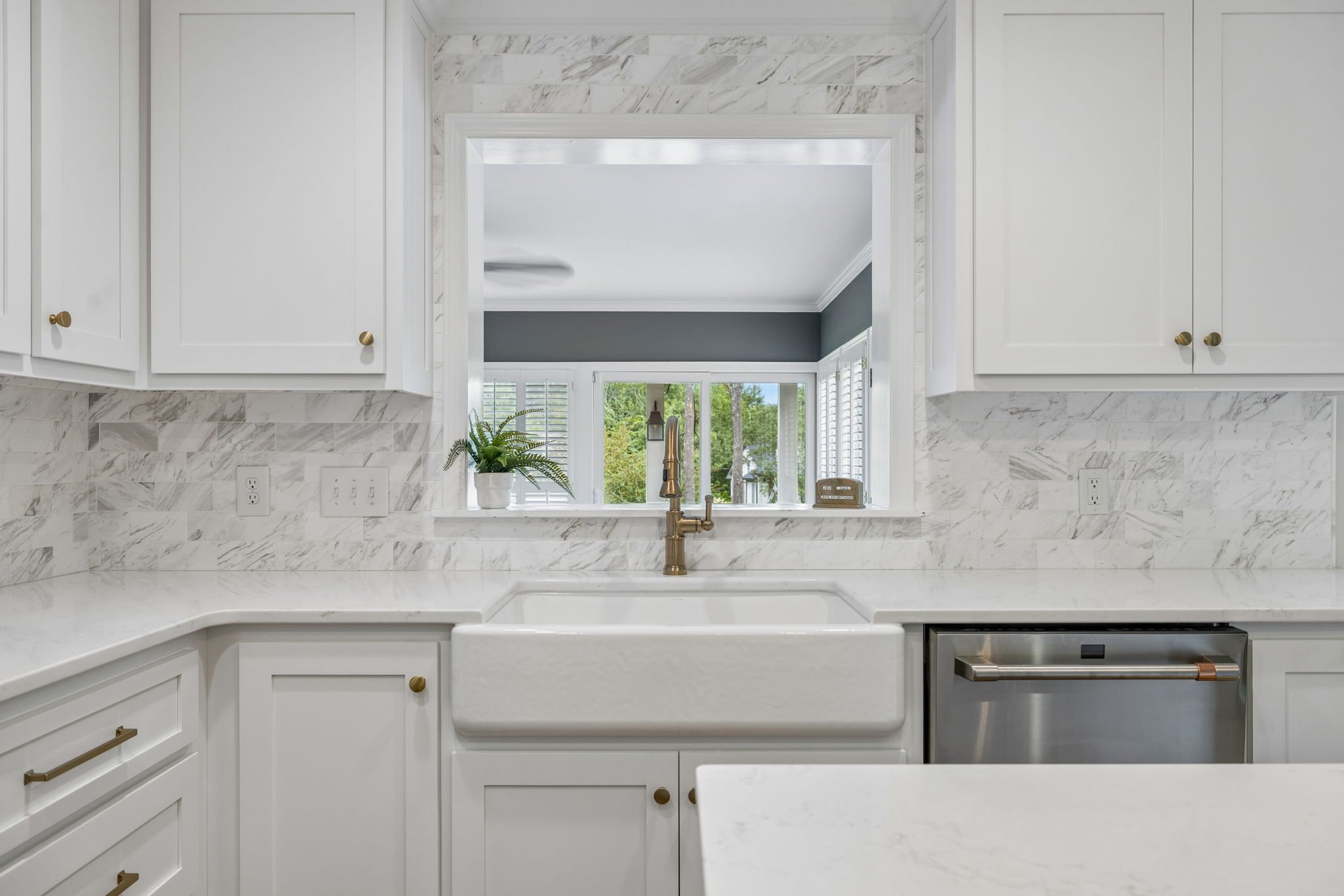 3-817 Steeplechase Dr - 003.jpg
