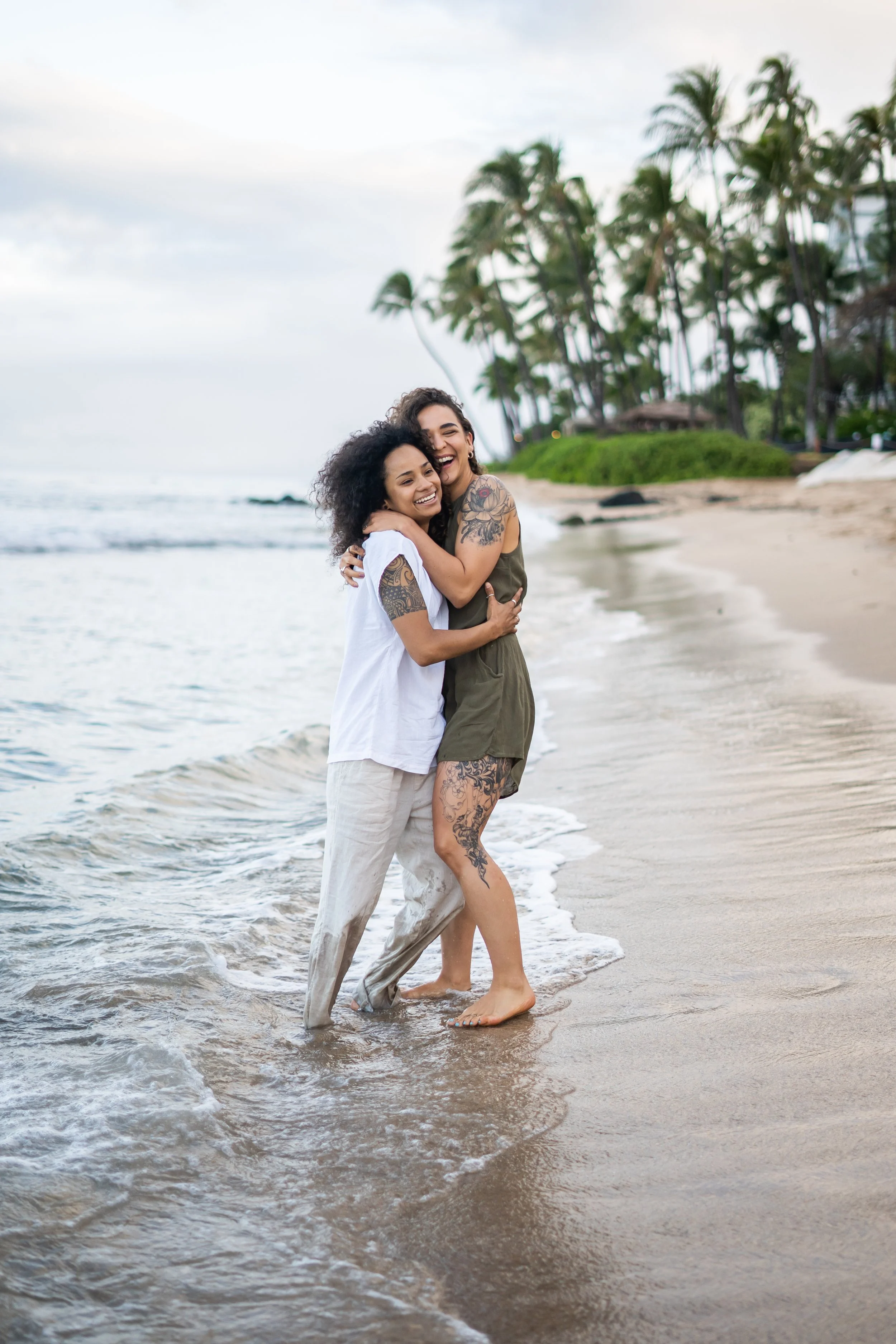 This queer engagement-style moment captures a same-sex couple in Evergreen’s mountain surroundings. The natural environment enhances emotional depth and connection. The photographer is based in Colorado and works across Denver, Boulder, and alpine re
