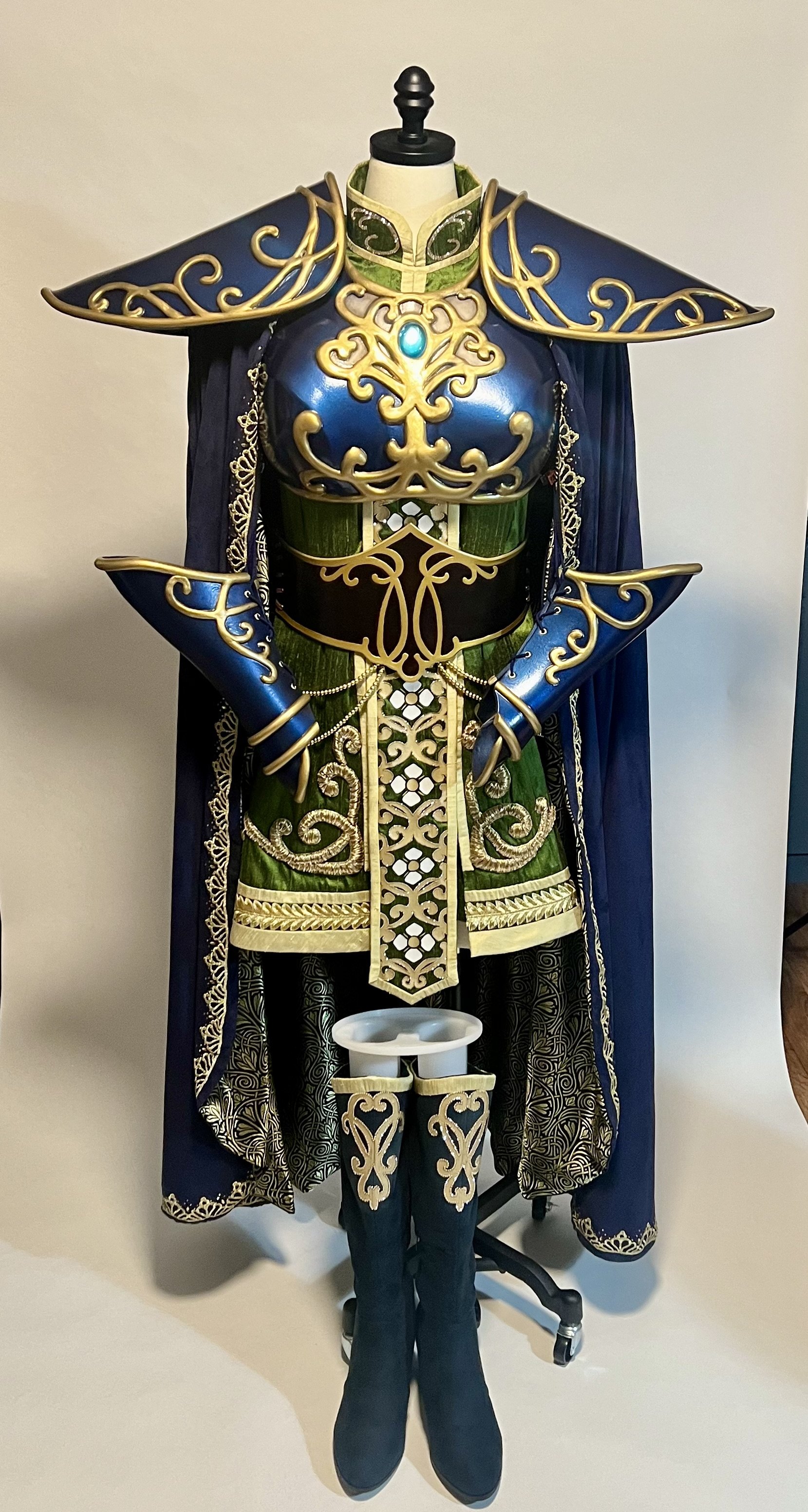 Deedlit cosplay completed work on mannequin.