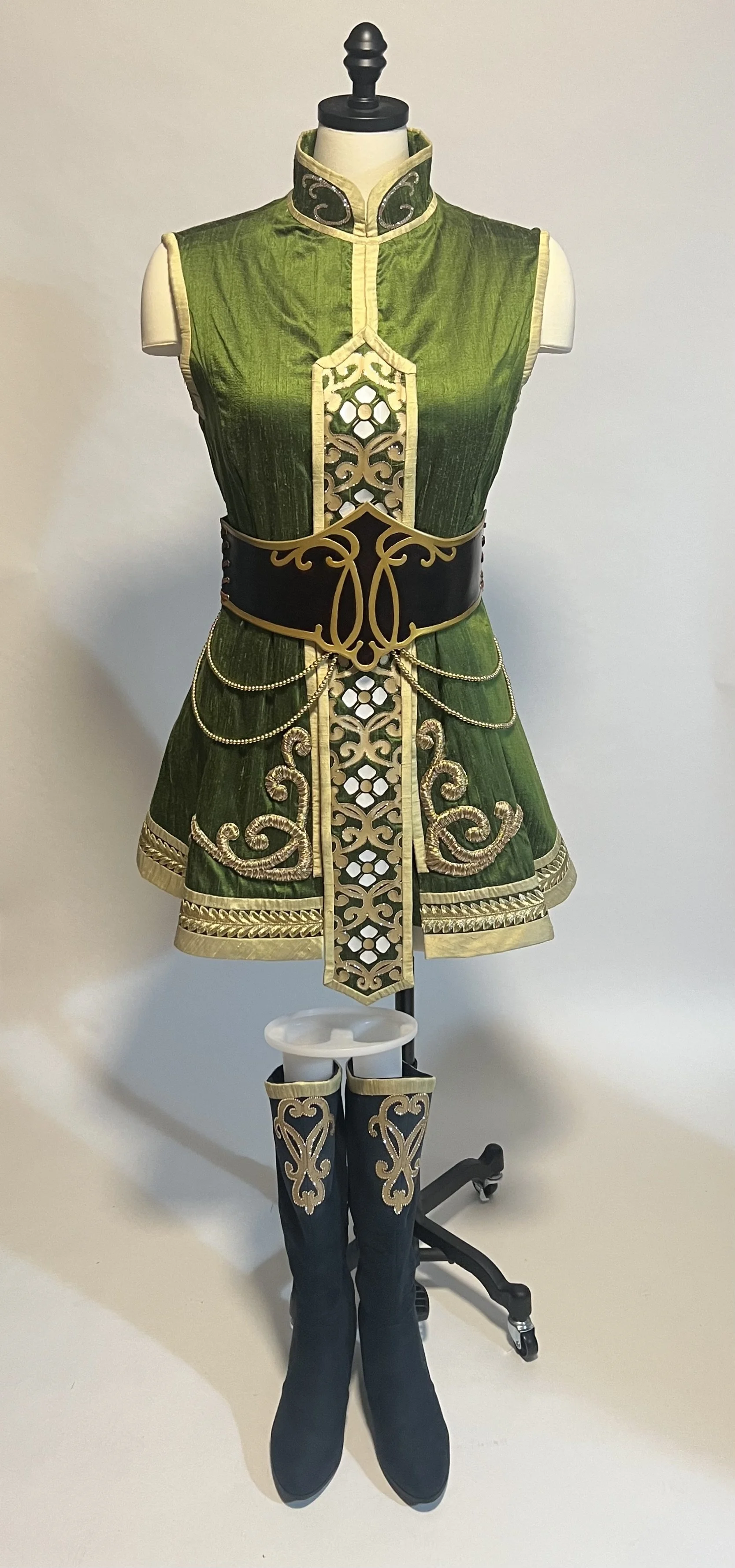 Deedlit cosplay finished look on mannequin.