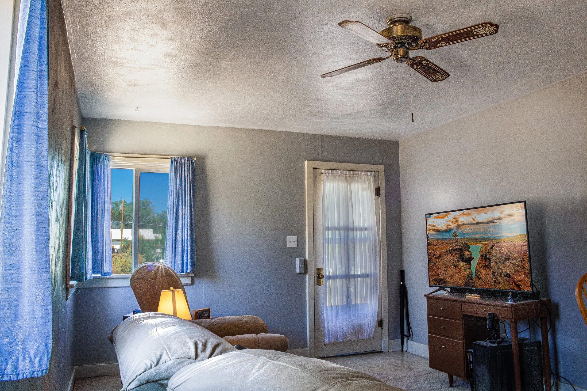 410 Beech St._Livng Room.jpg