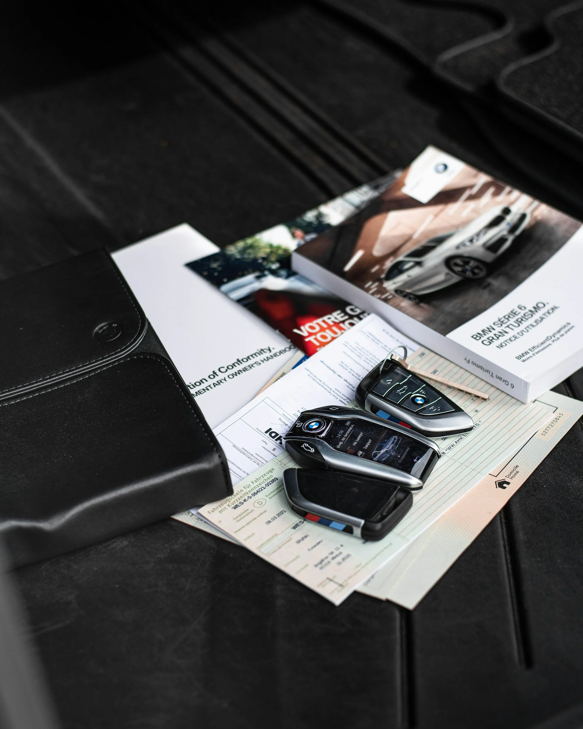 Autoschlüssel verloren oder defekt? Wir codieren, fräsen und programmieren direkt bei Ihnen vor Ort. Sorgenfrei weiterfahren dank mobilem Premium-Service direkt vor Ihrer Haustür.