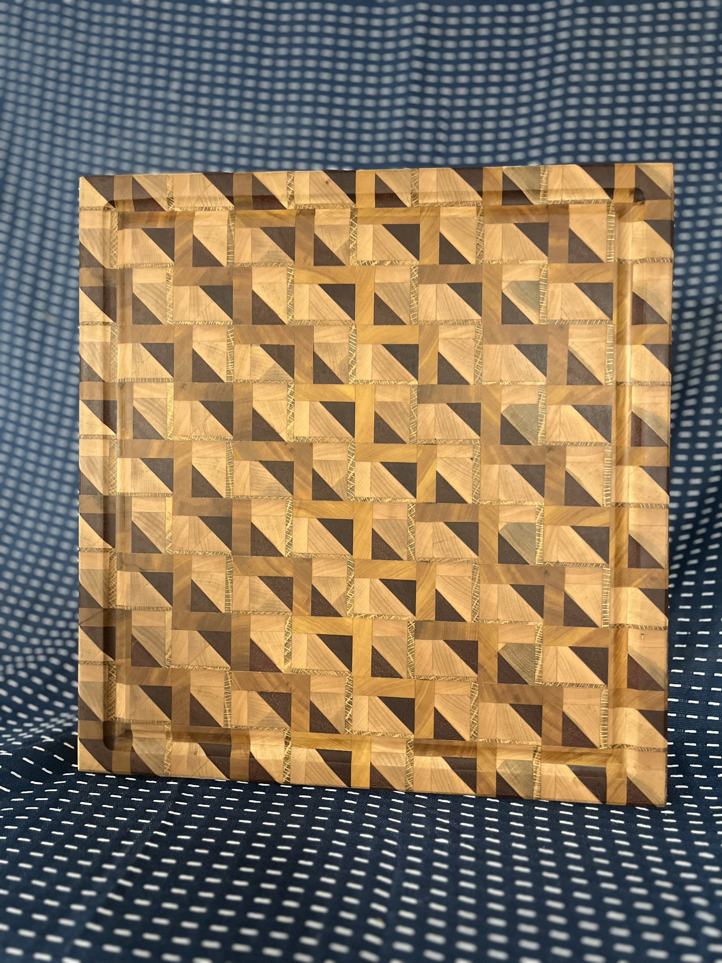 END GRAIN HOUNDS TOOTH PATTERN CUTTING BOARD