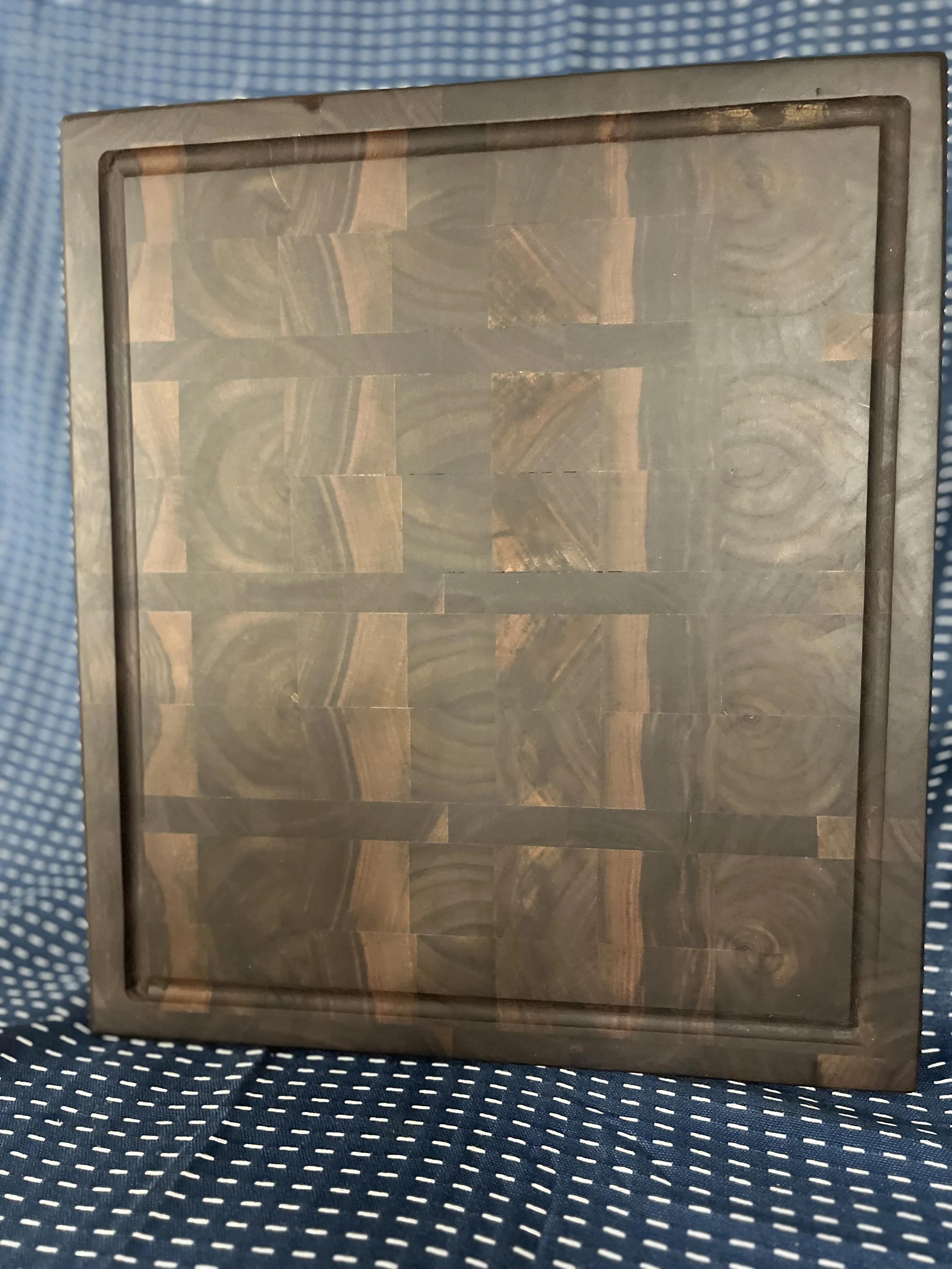 END GRAIN WALNUT CUTTING BOARD