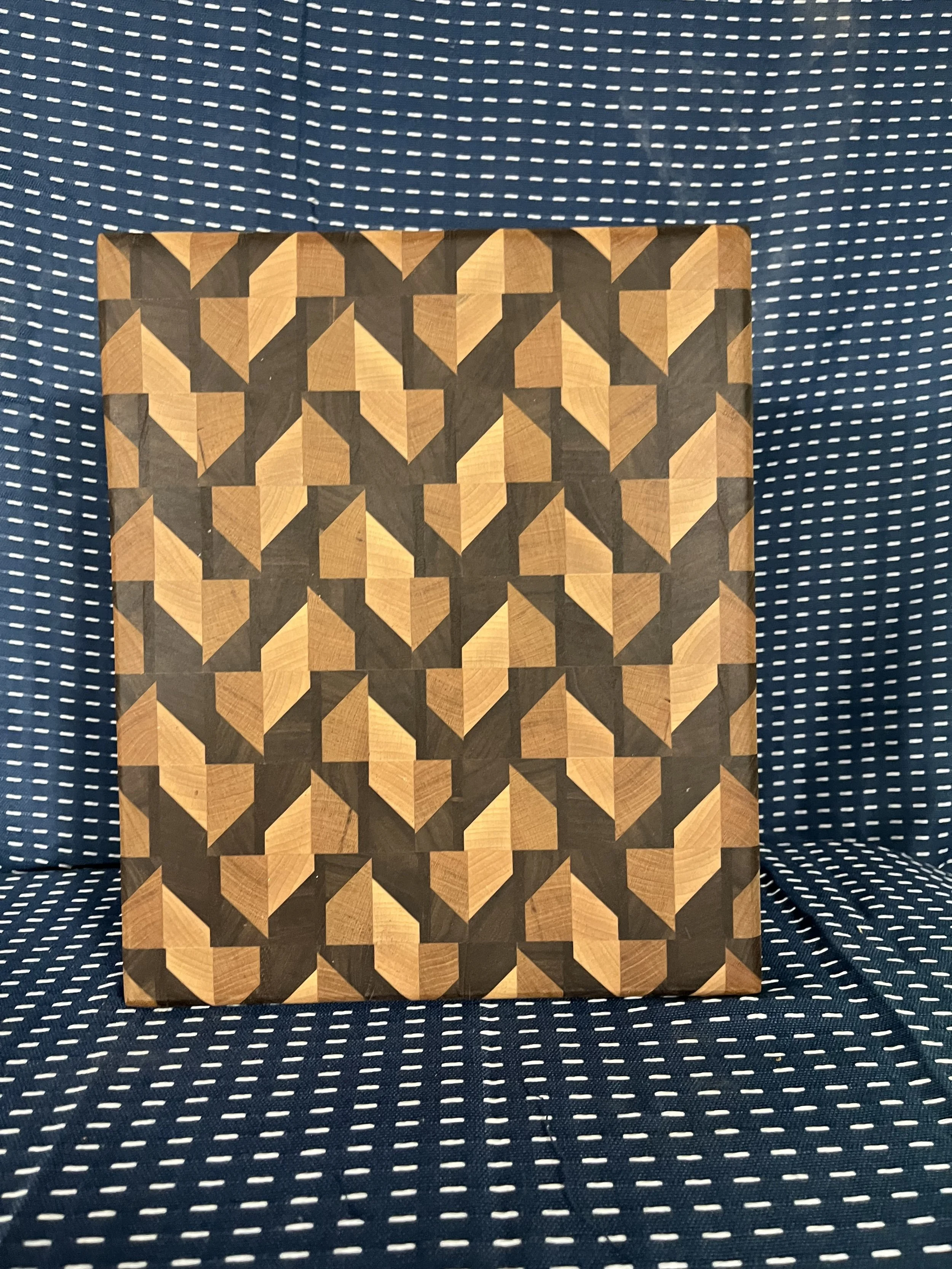 TIGHT PATTERN CUTTING BOARD