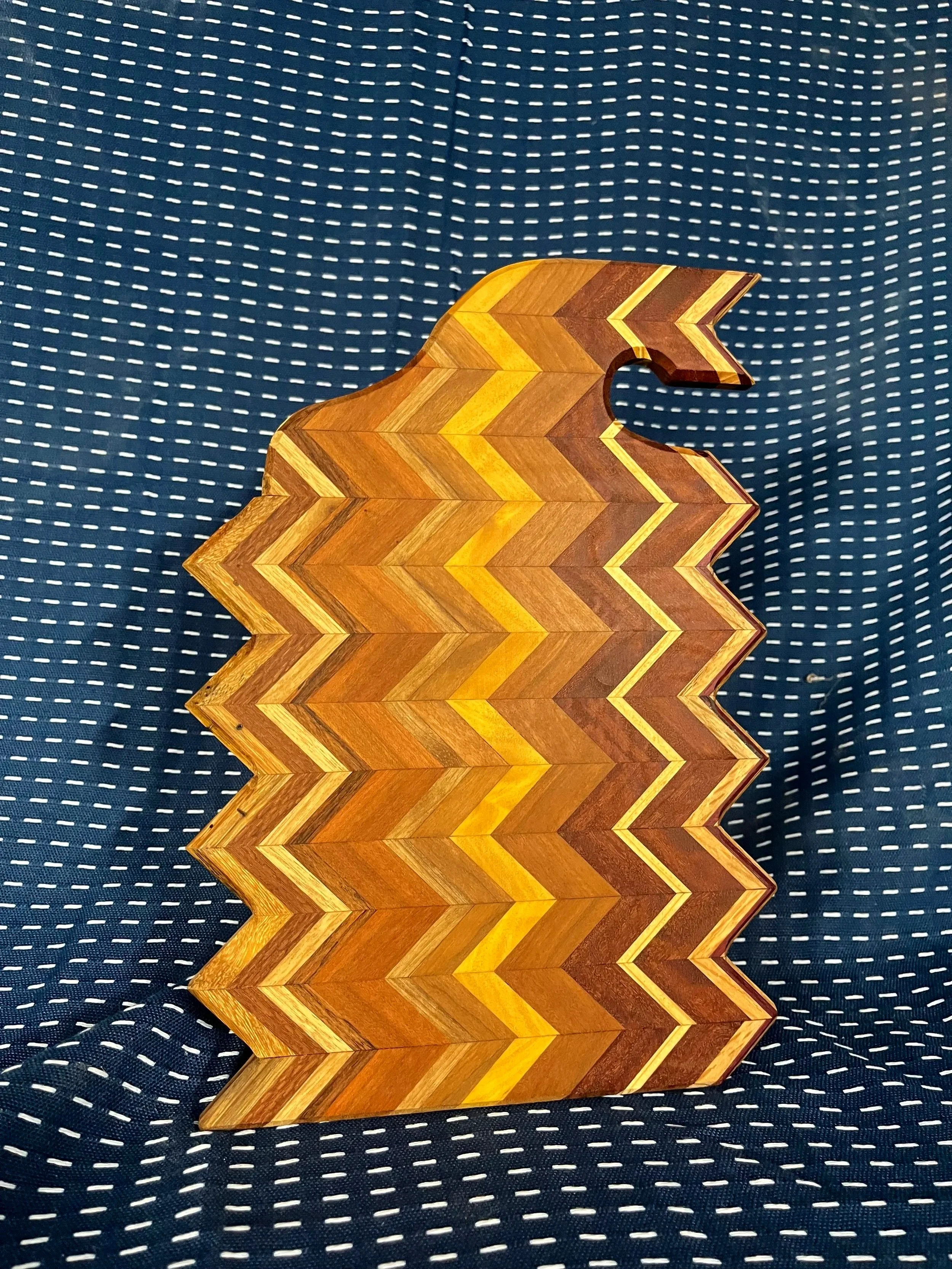 LOOKS LIKE AN INDIAN HEAD DRESS TO ME