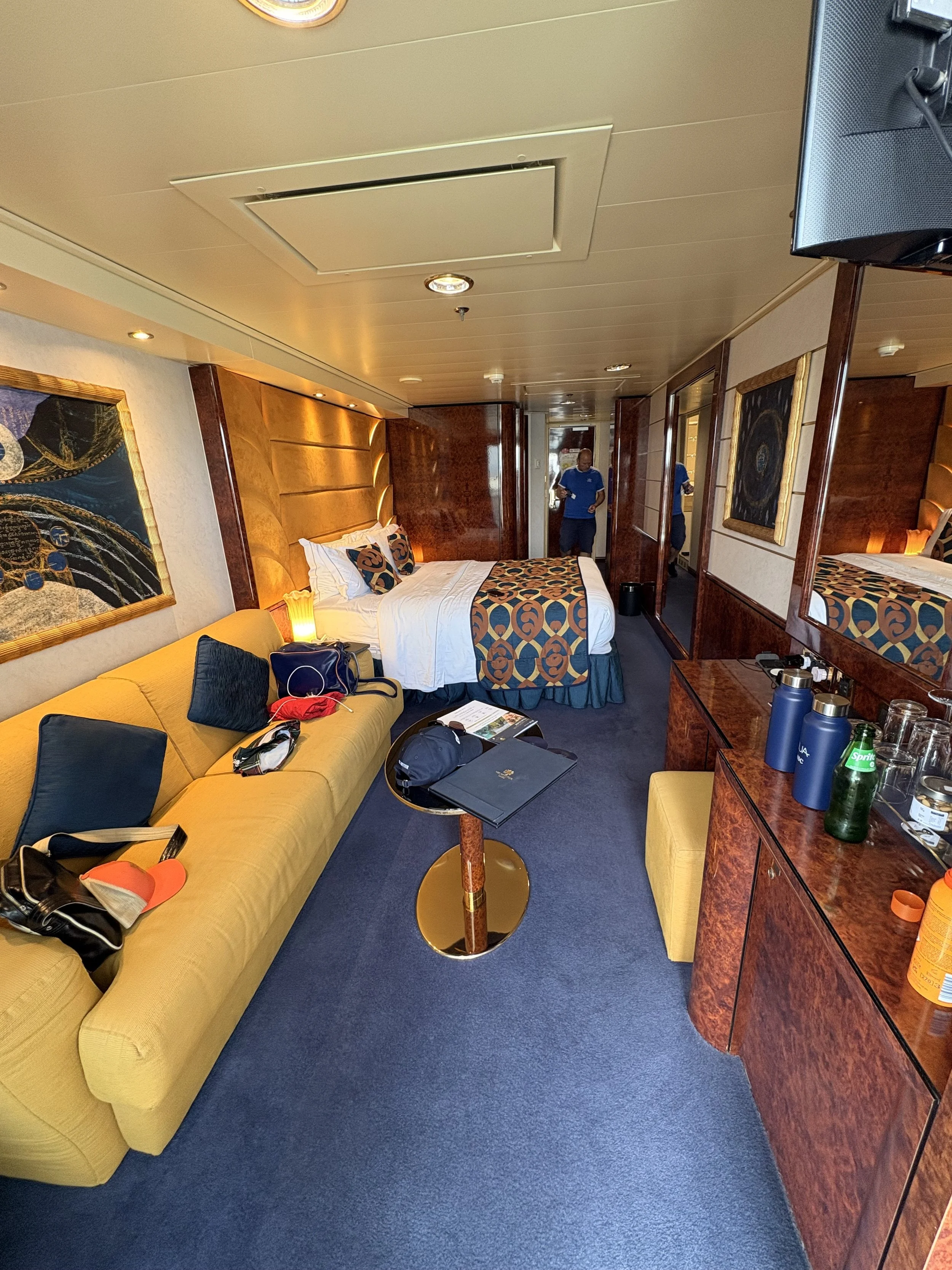 Yacht club deluxe balcony suite
