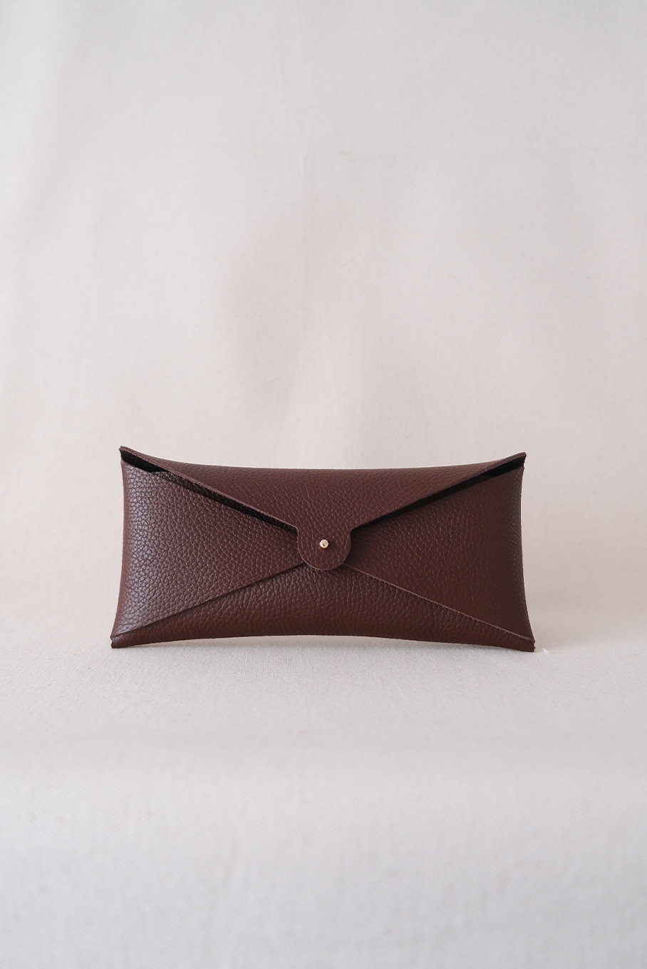 AMAL_LongPouch_Oxblood_Front.png