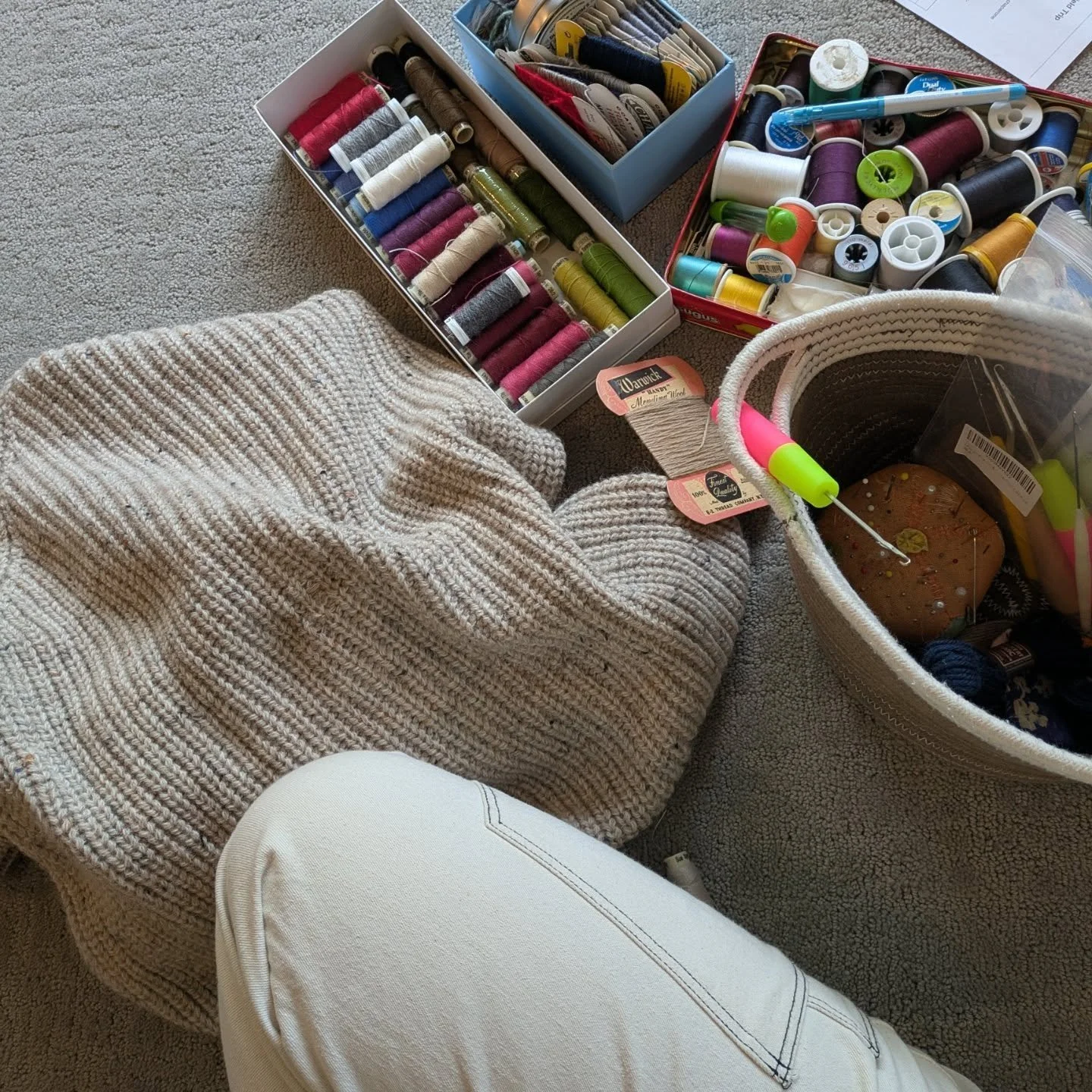 It's getting warmer in Seattle but I'm still mending. If you have a sweater with holes - get in touch! 
 
#Swissdarning to repair Kyle's wool sweater. Shoutout to @seattlerecreative_georgetown
for the vintage mending wool.