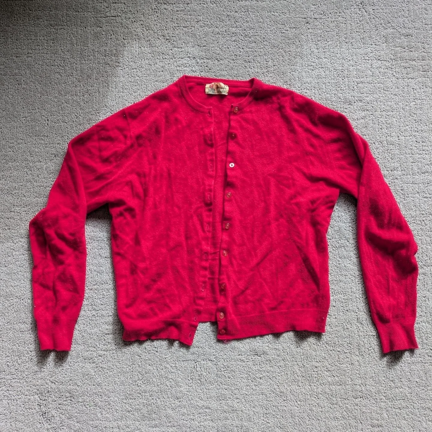 CARDIGANS! These all came in from one owner and they were delightful to work on. 

If you have a sweater with holes, I specialize in repairing wool and cashmere knits. Drop off on Beacon Hill in Seattle or mail your sweaters in.

DM to get started!