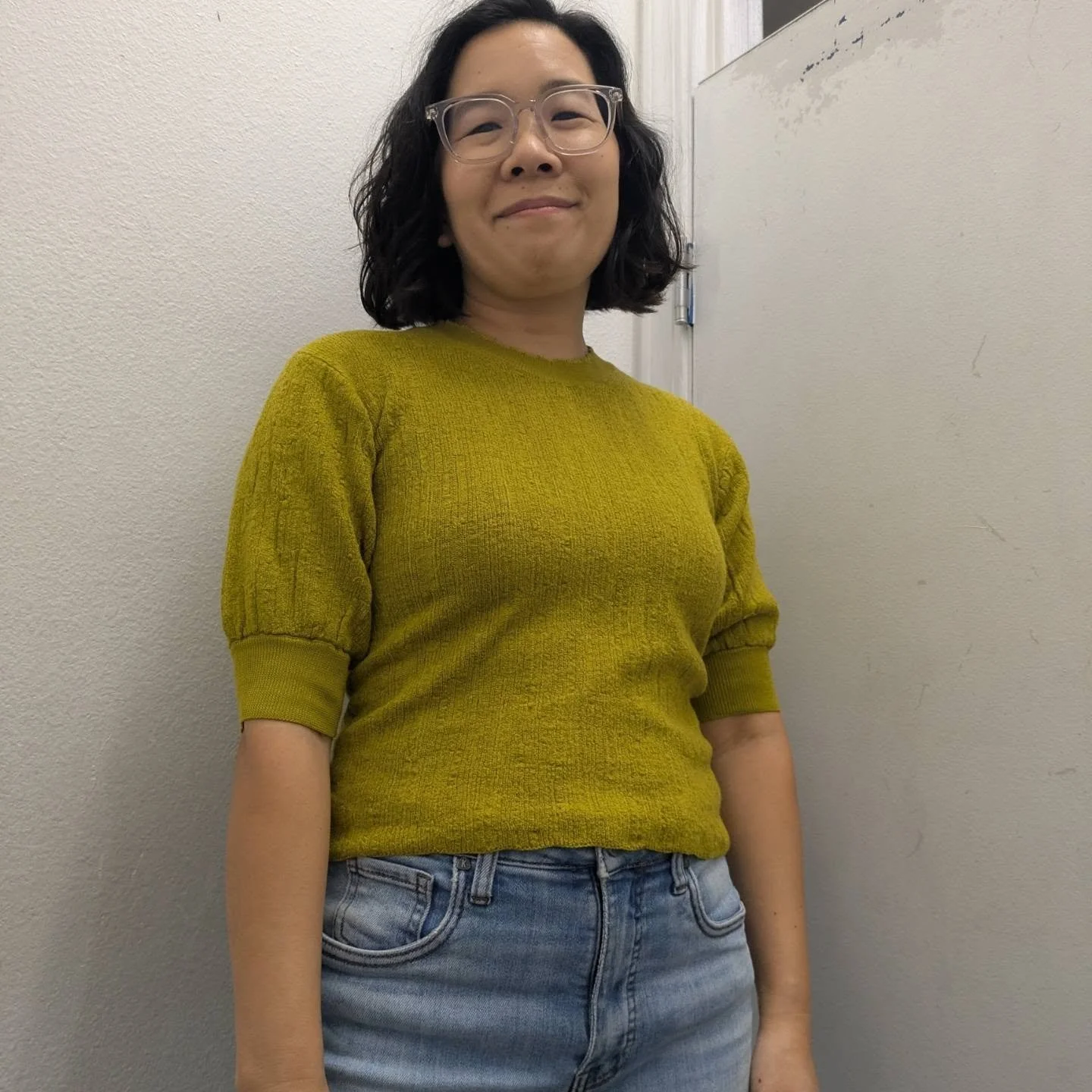 👀 Between logging approximately a zillion hours thrift shopping and doing sweater mending, I've developed an eye for interesting sweater materials. (Swipe for more ⬅️)

I absolutely loved the chartreuse color of this sweater, a wool/cotton/viscose/n