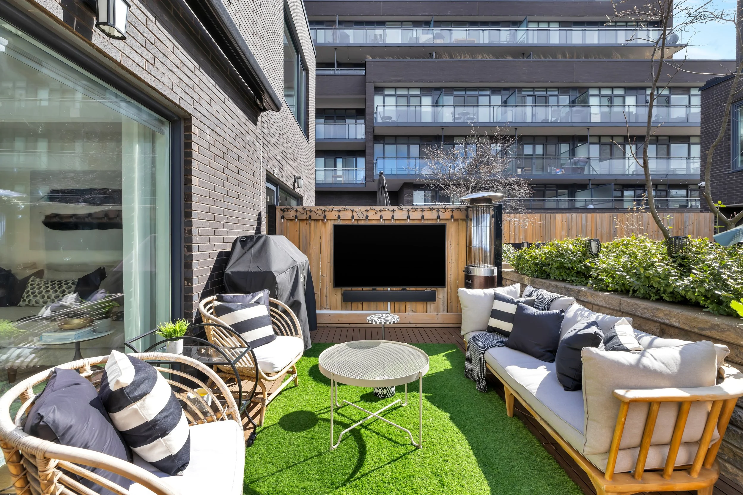 207B Manning Ave-7.jpg