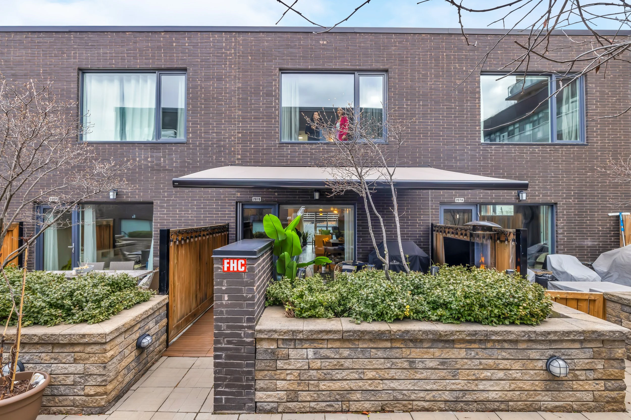 207B Manning Ave-4.jpg