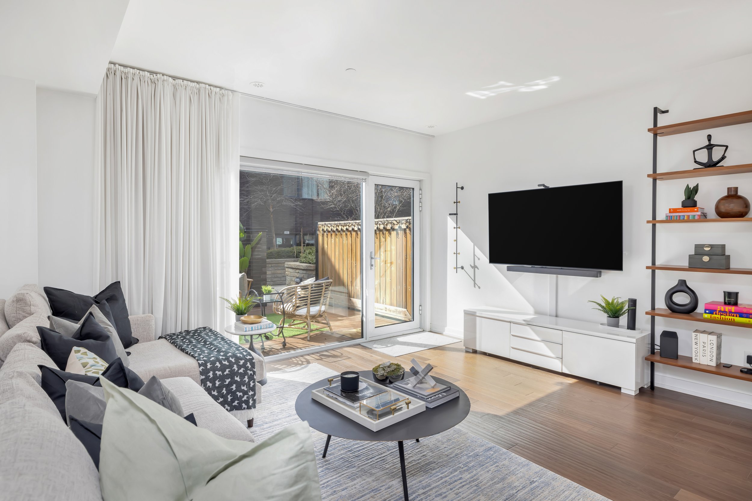 207B Manning Ave-14.jpg