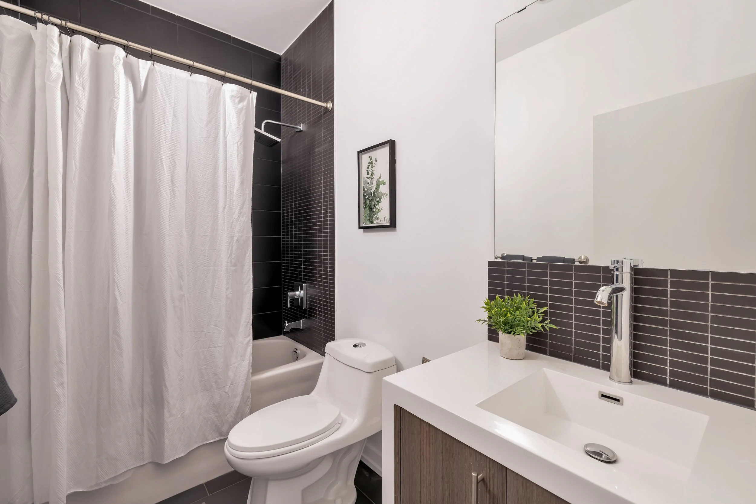 207B Manning Ave-43.jpg