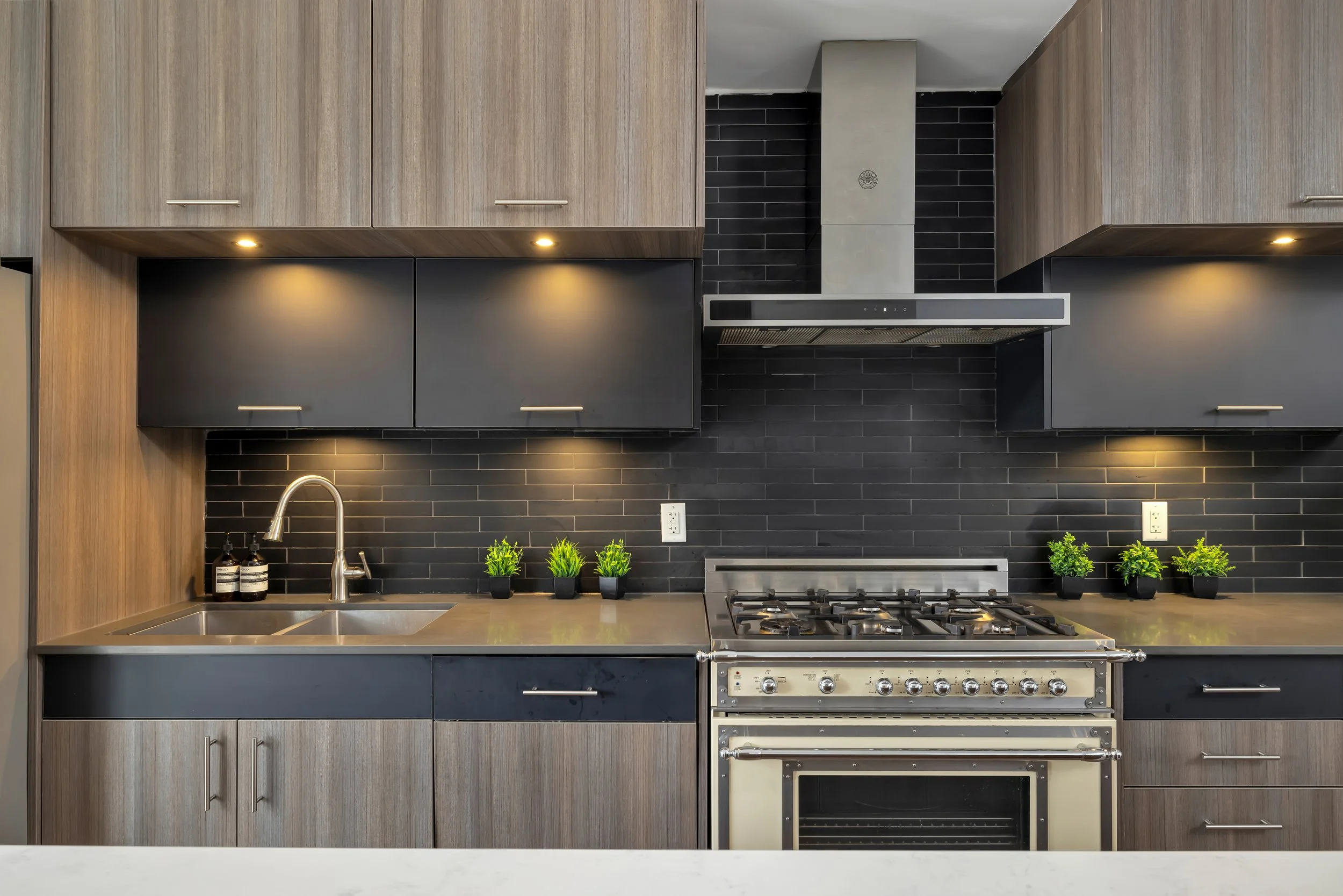 207B Manning Ave-31.jpg