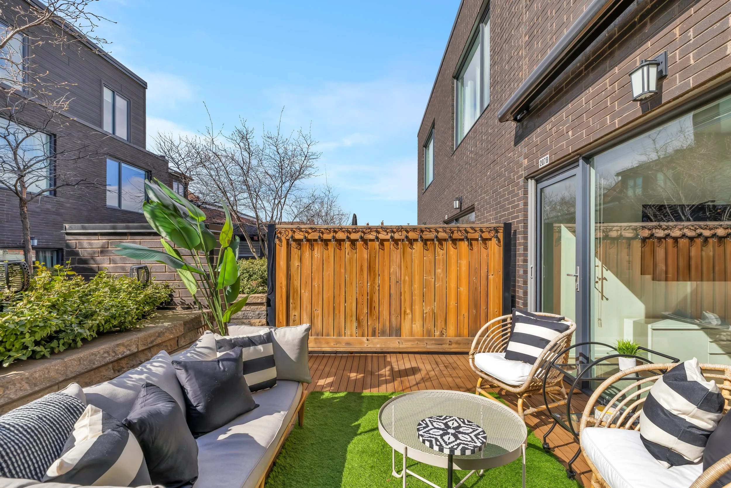 207B Manning Ave-8.jpg