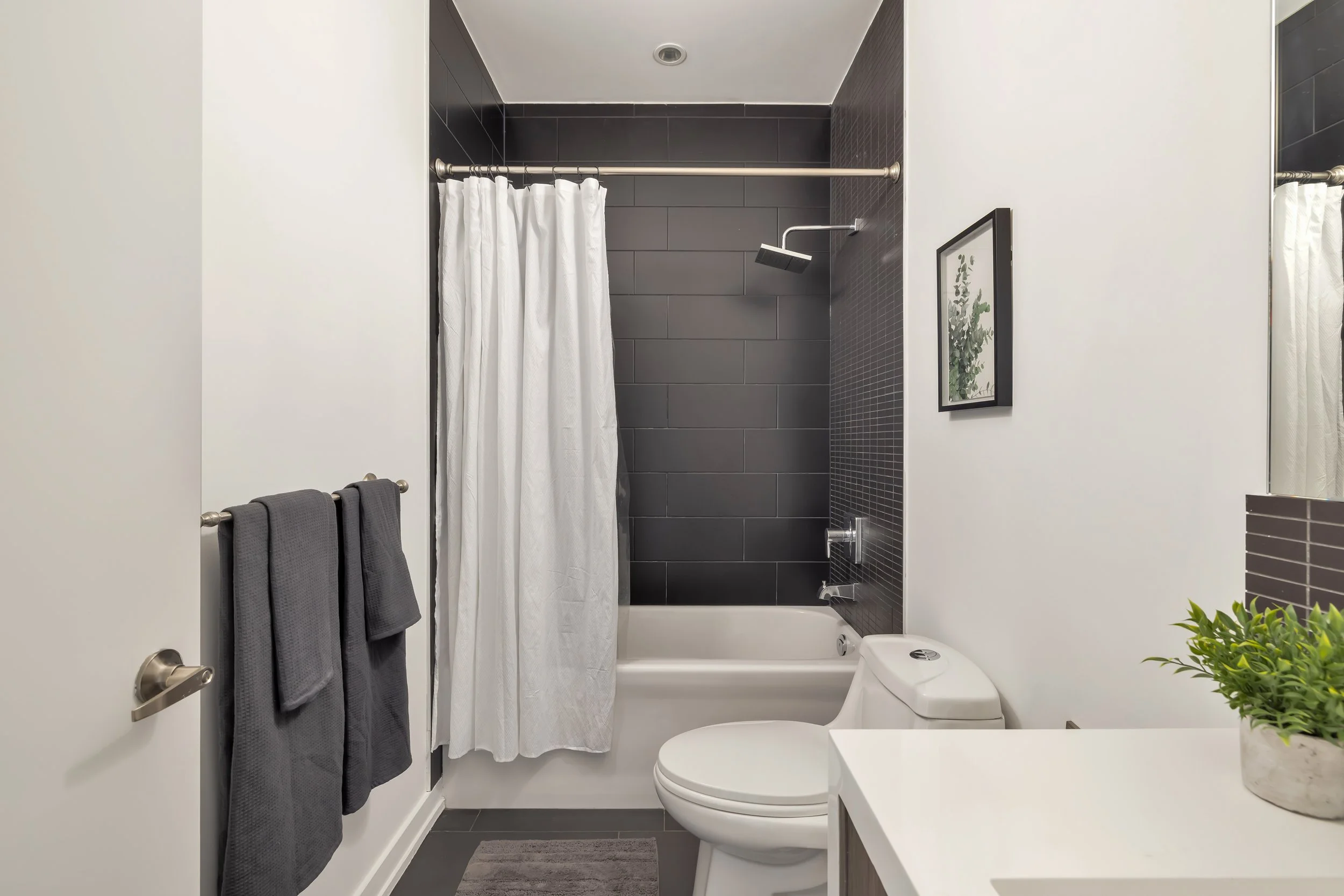 207B Manning Ave-44.jpg