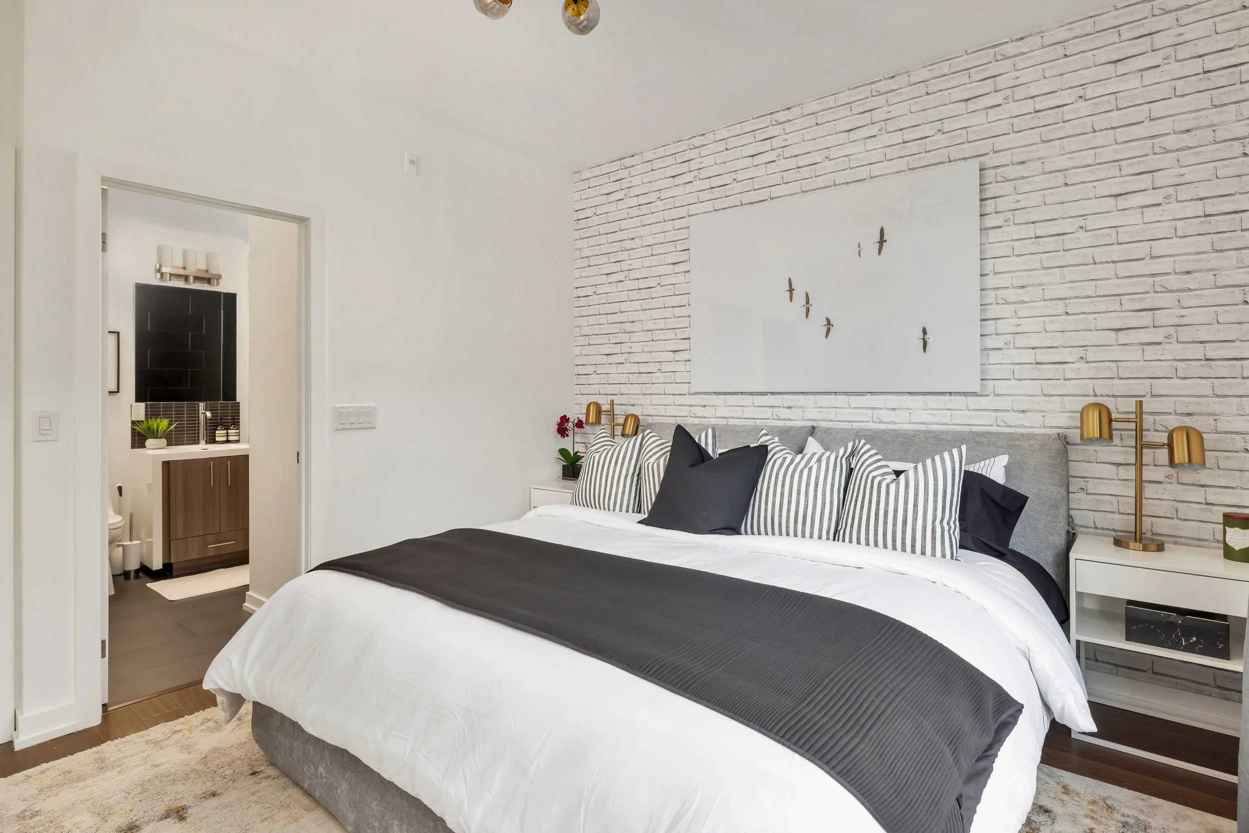 207B Manning Ave-38.jpg